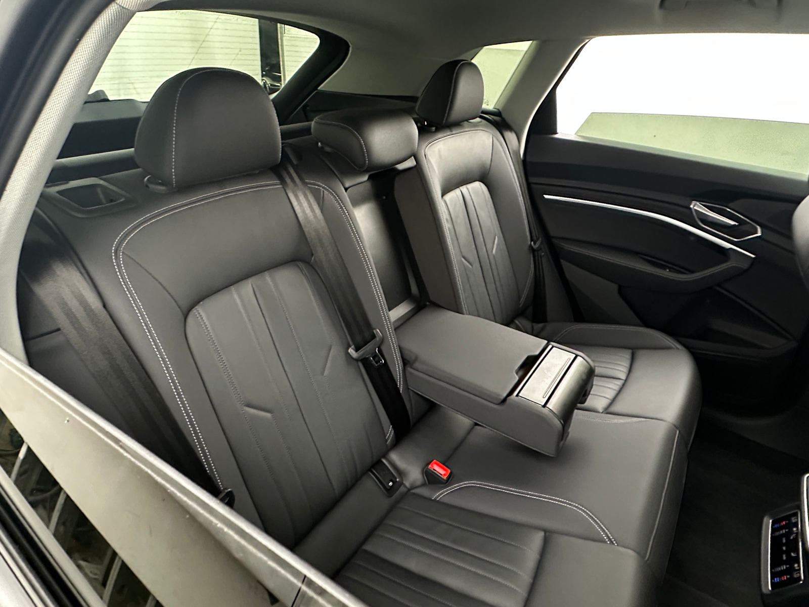 Thumbnail: 2021 Audi e-tron - 5