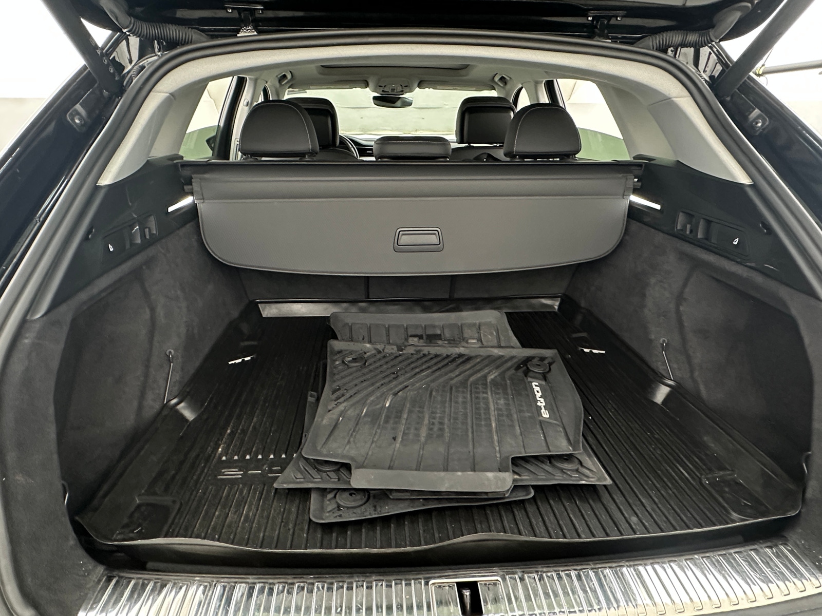 Thumbnail: 2021 Audi e-tron - 6