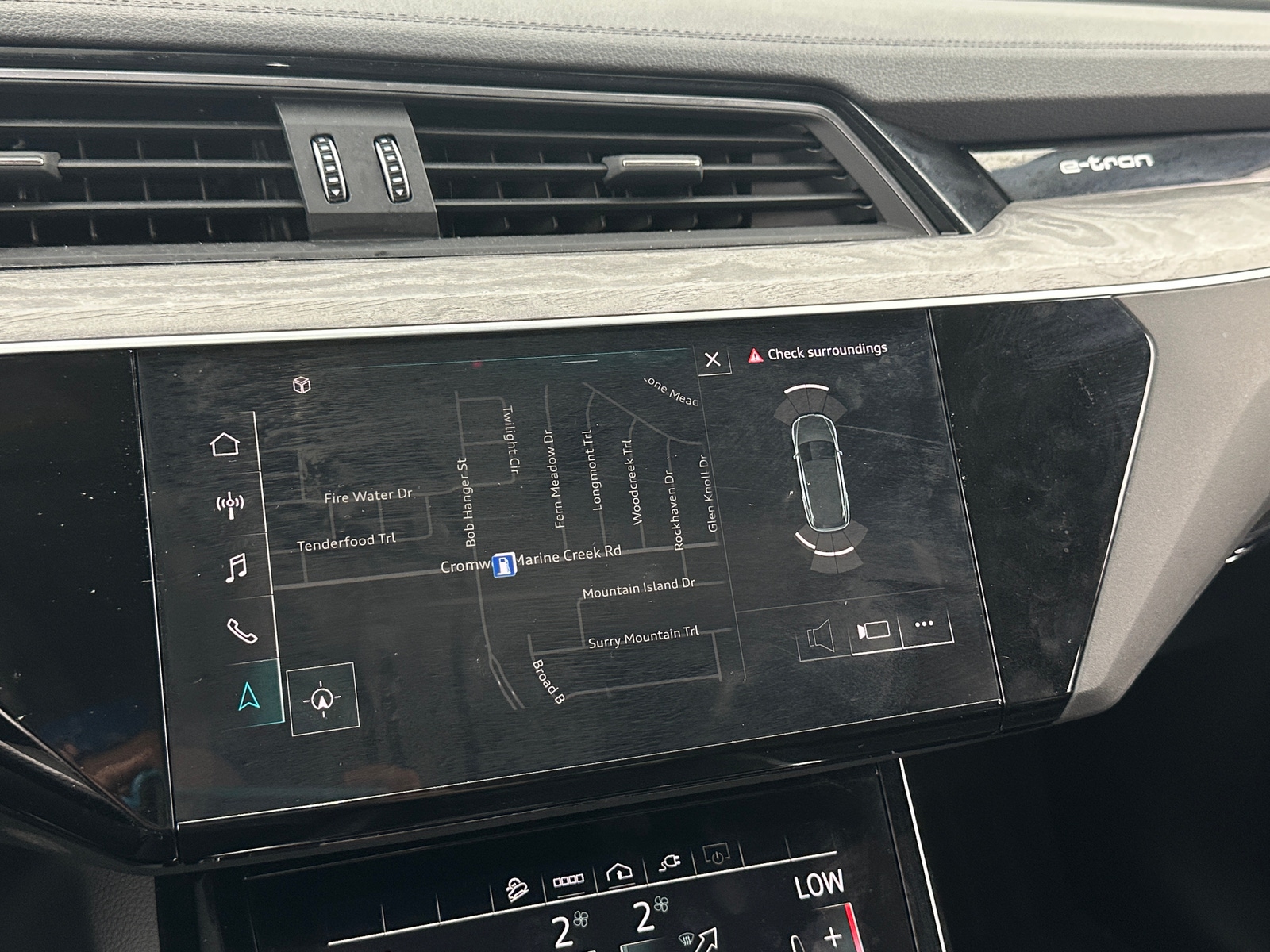 Thumbnail: 2021 Audi e-tron - 3