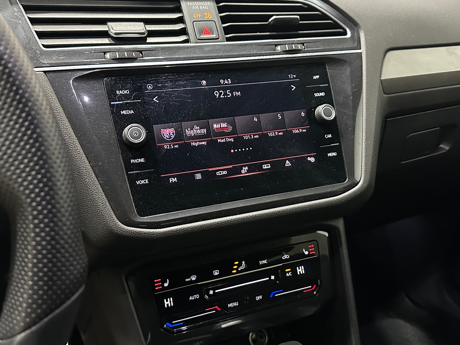 Thumbnail: 2023 Volkswagen Tiguan - 3