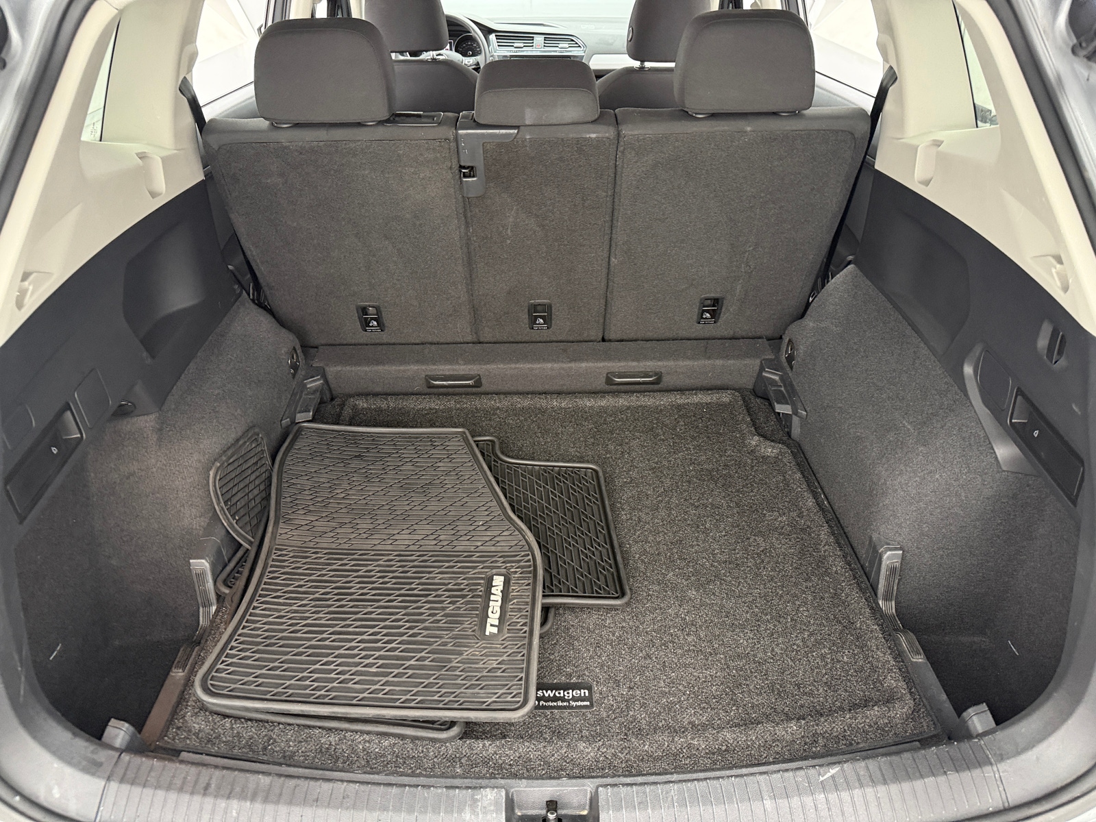 Thumbnail: 2020 Volkswagen Tiguan - 7