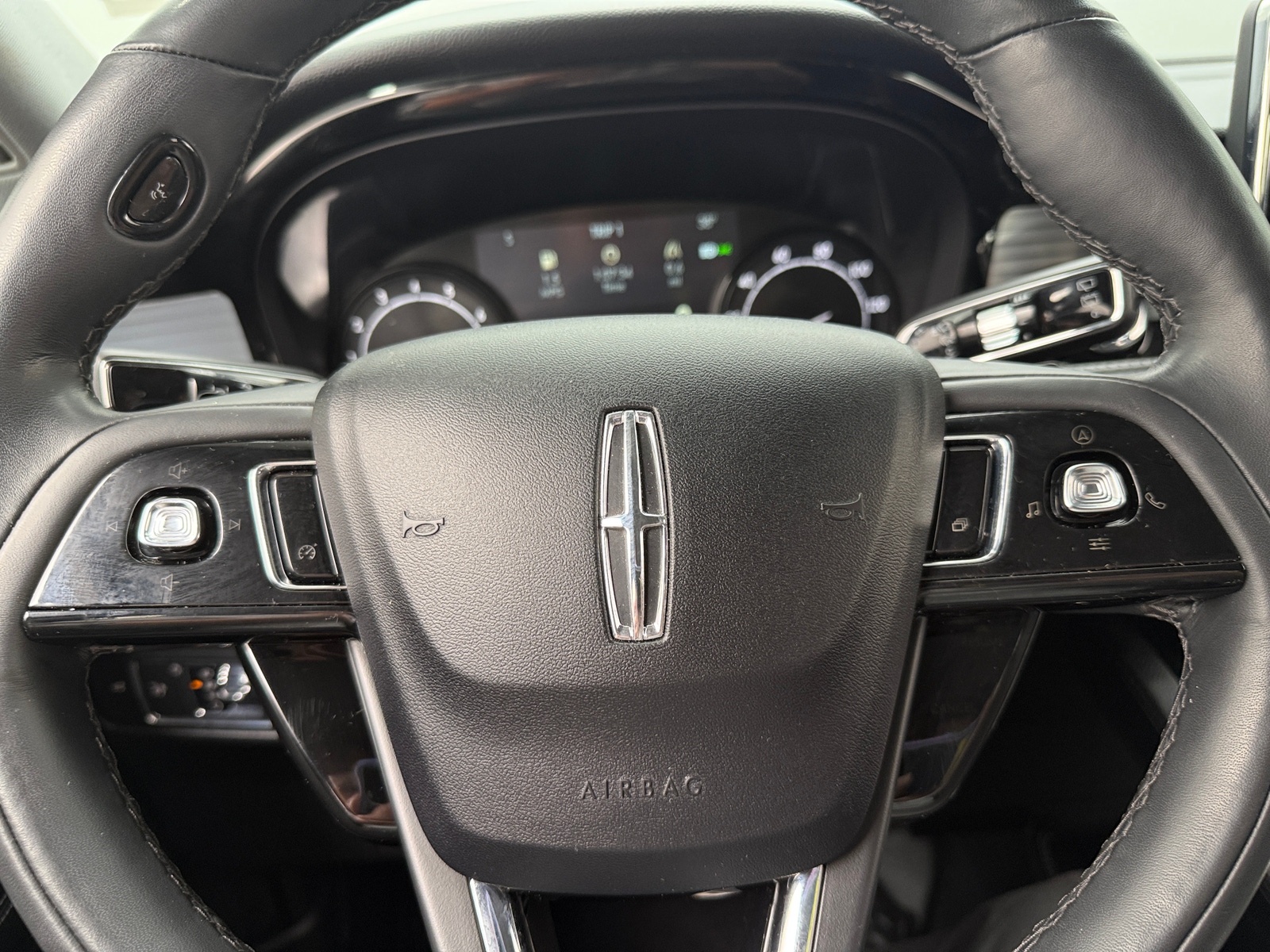 Thumbnail: 2021 Lincoln Corsair - 4