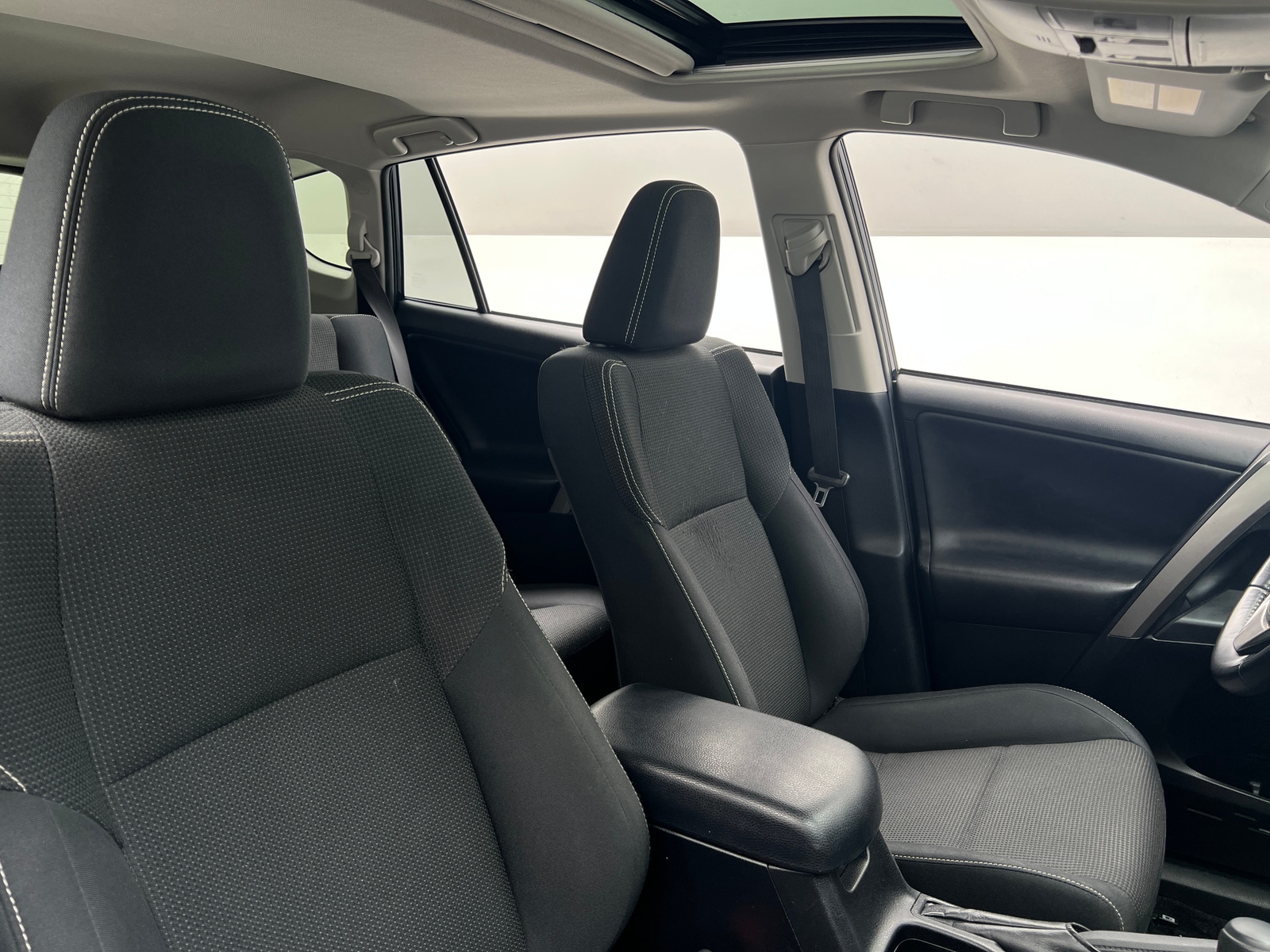 Thumbnail: 2018 Toyota RAV4 - 2