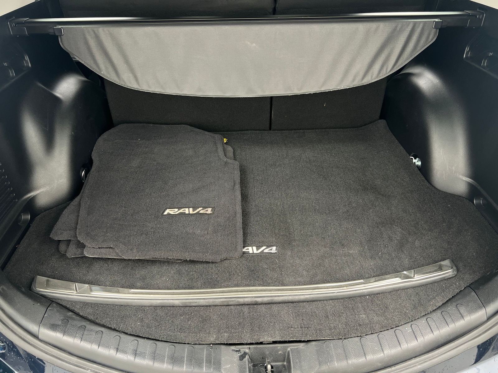 Thumbnail: 2018 Toyota RAV4 - 7