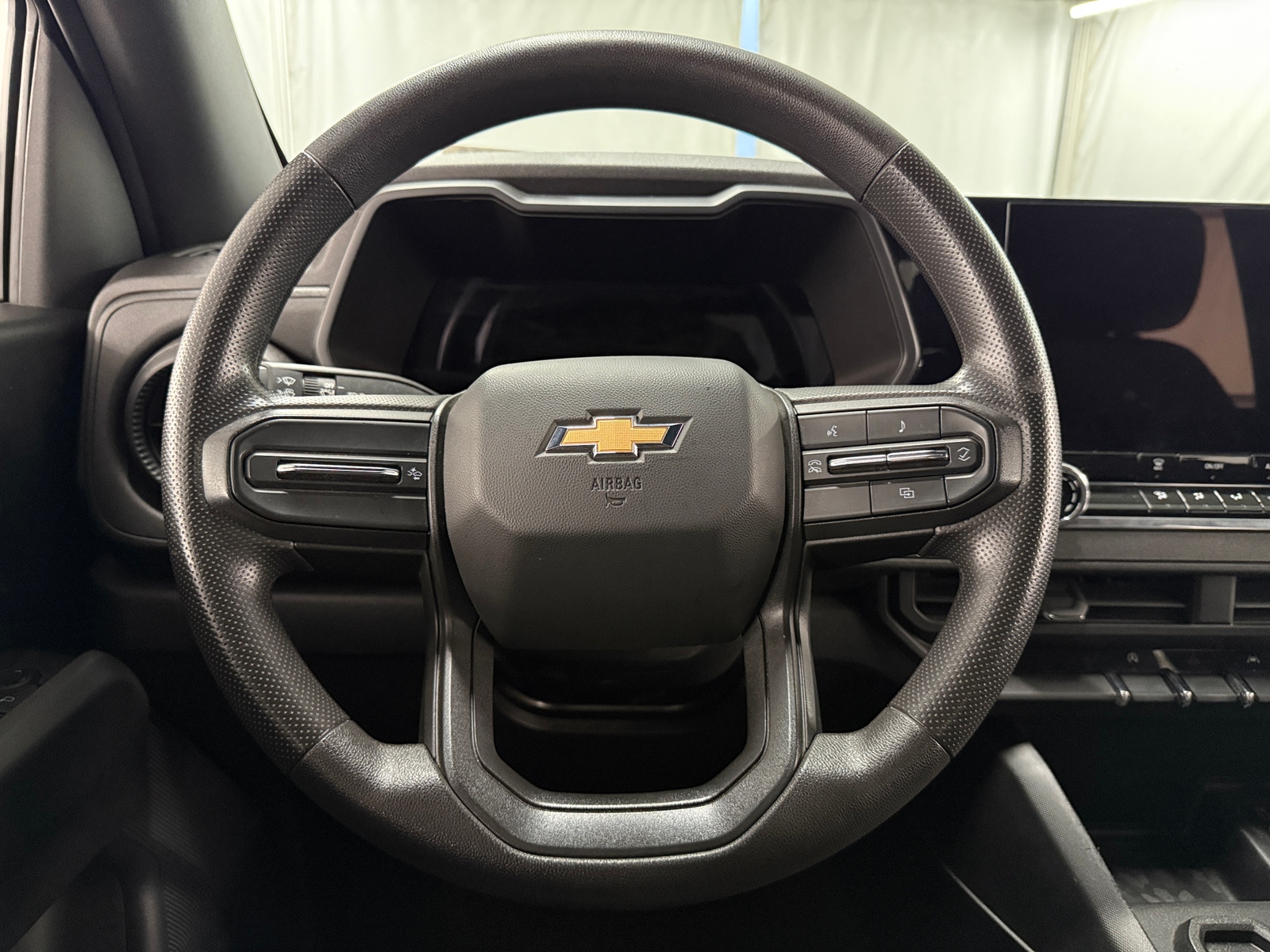 Thumbnail: 2023 Chevrolet Colorado - 5