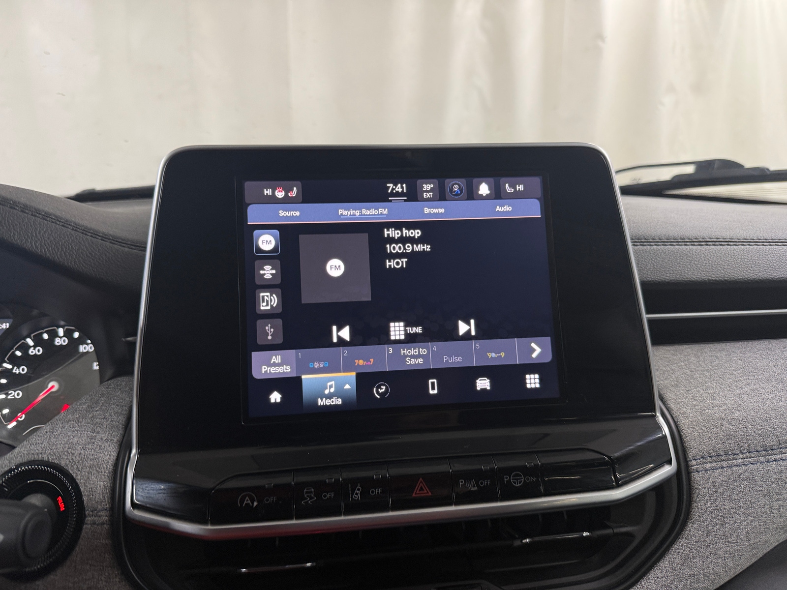 Thumbnail: 2022 Jeep Compass - 3