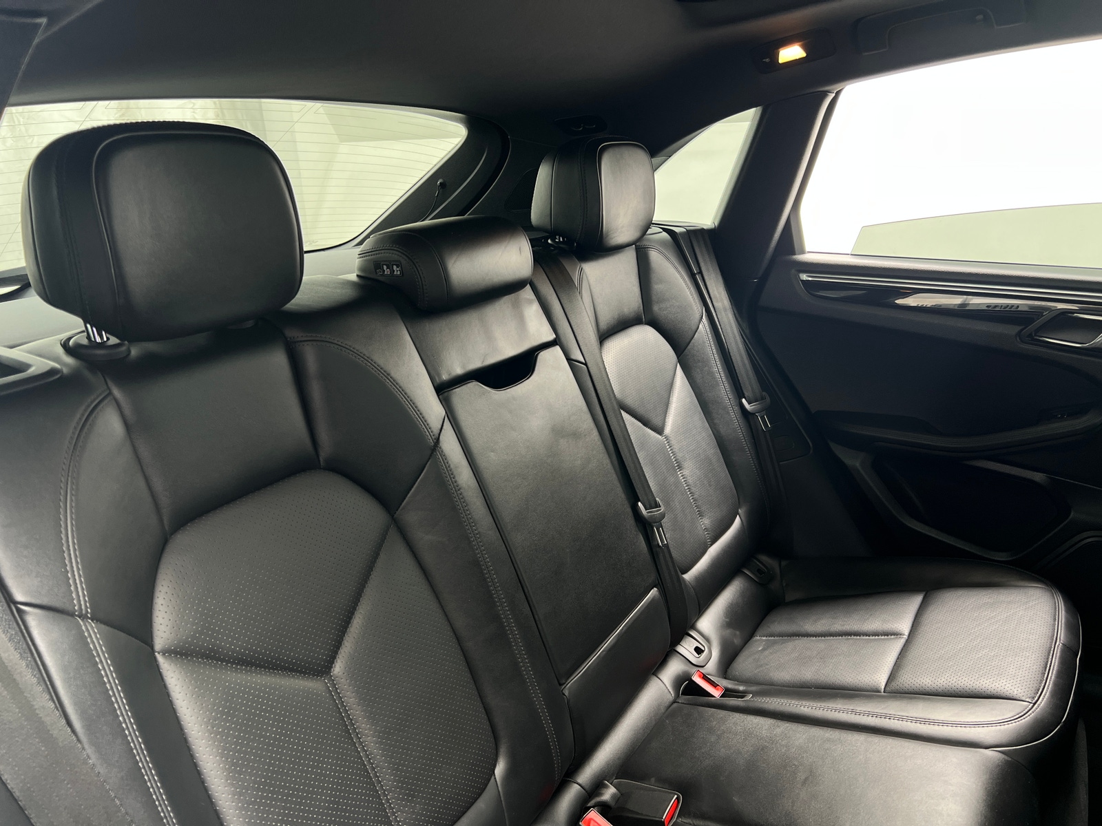 Thumbnail: 2016 Porsche Macan - 5