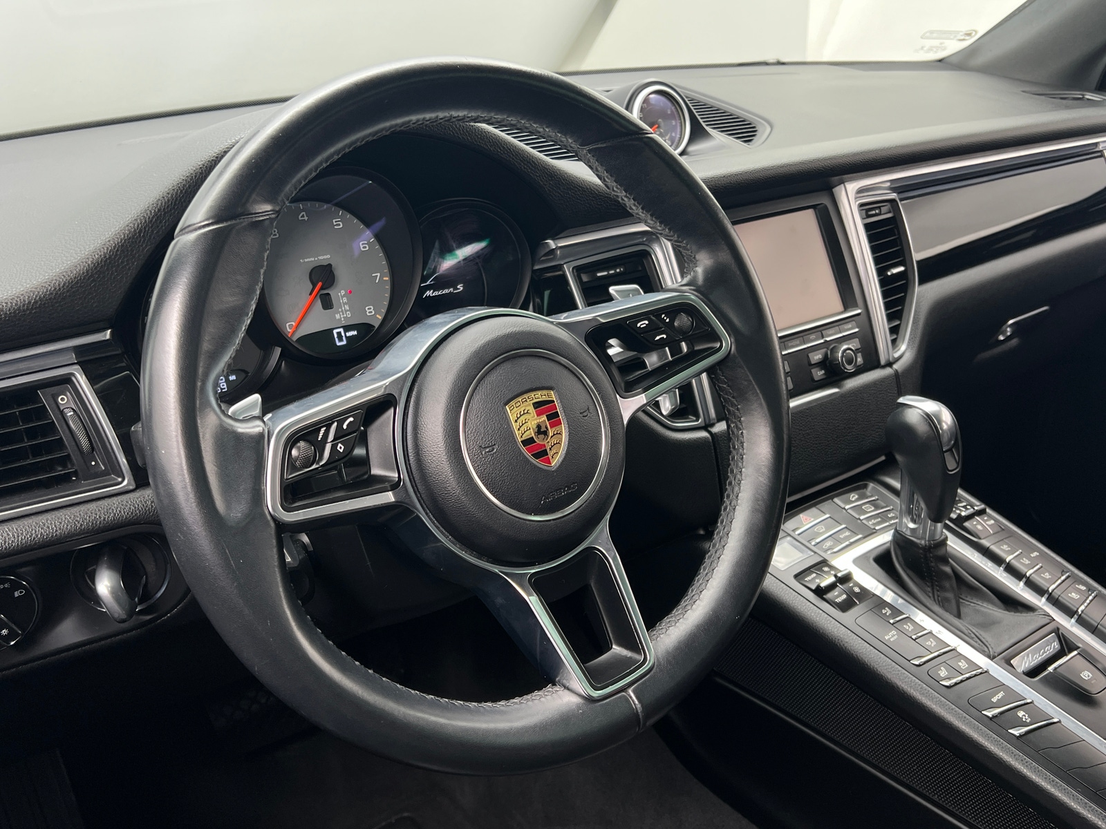 Thumbnail: 2016 Porsche Macan - 4