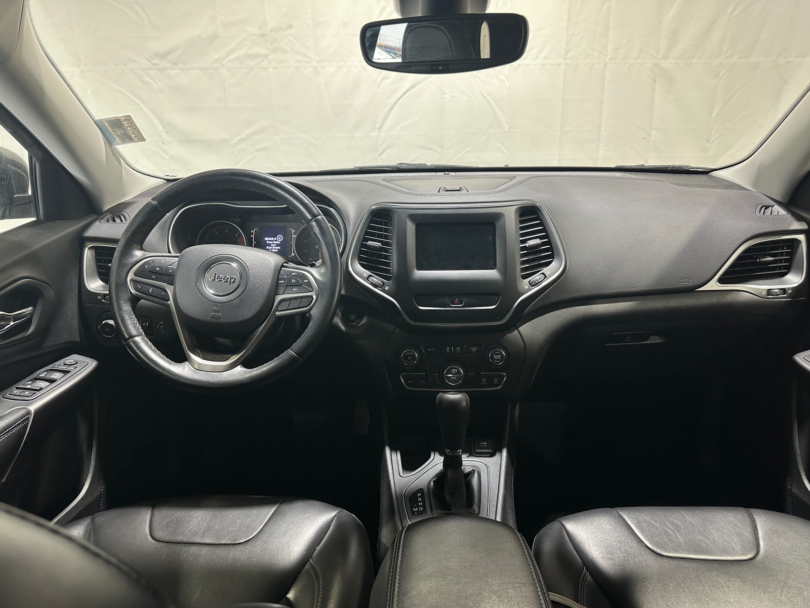 Thumbnail: 2019 Jeep Cherokee - 3