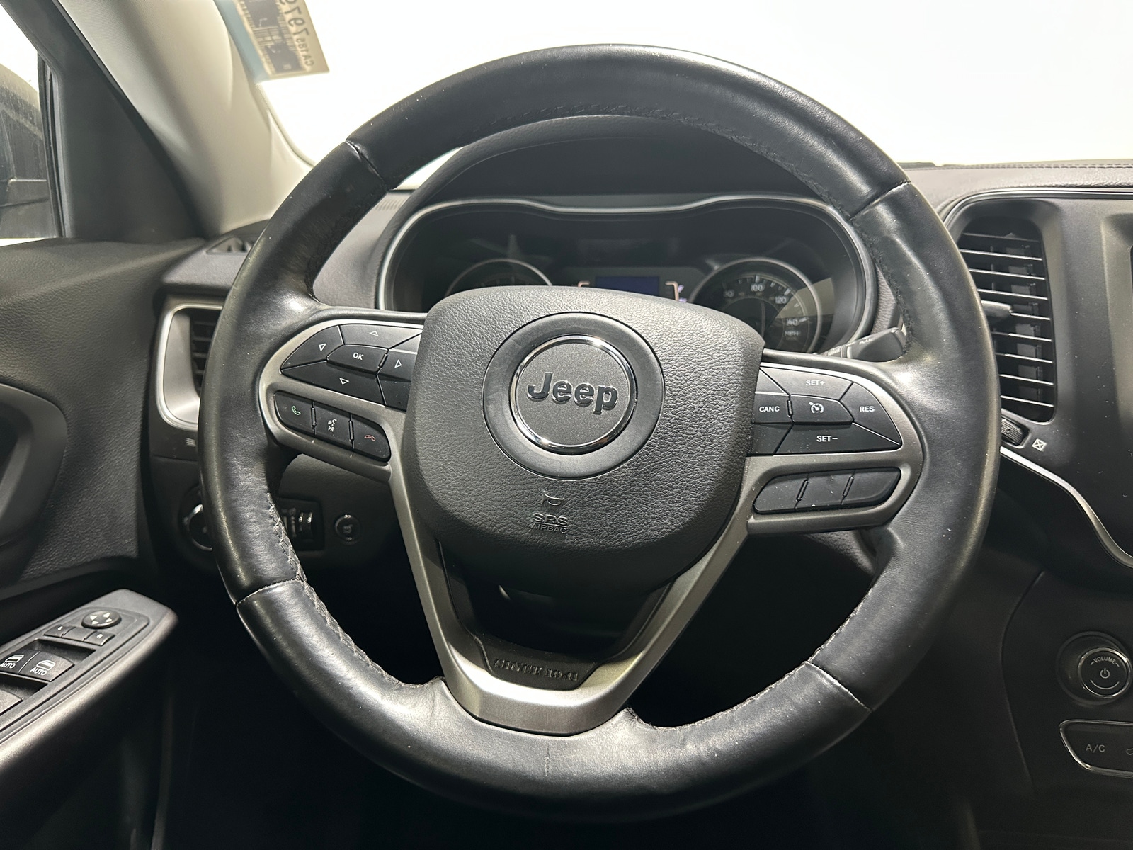 Thumbnail: 2019 Jeep Cherokee - 5