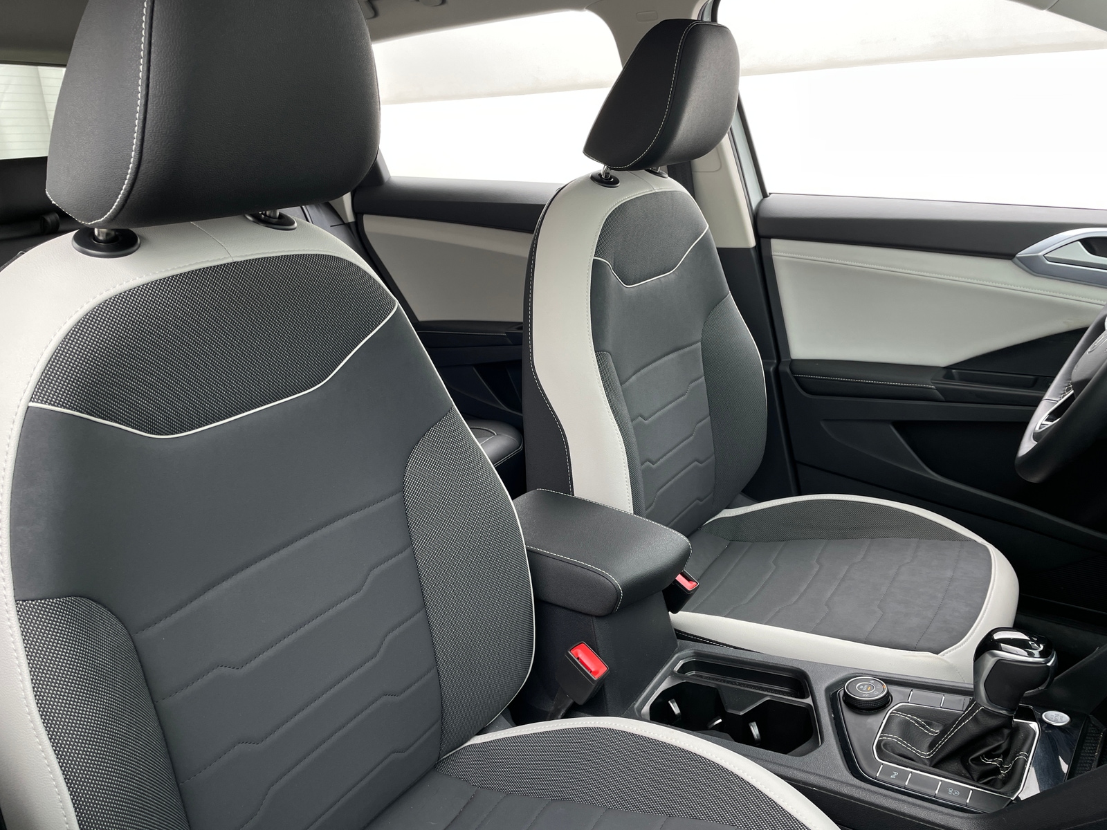 Thumbnail: 2025 Volkswagen Taos - 2