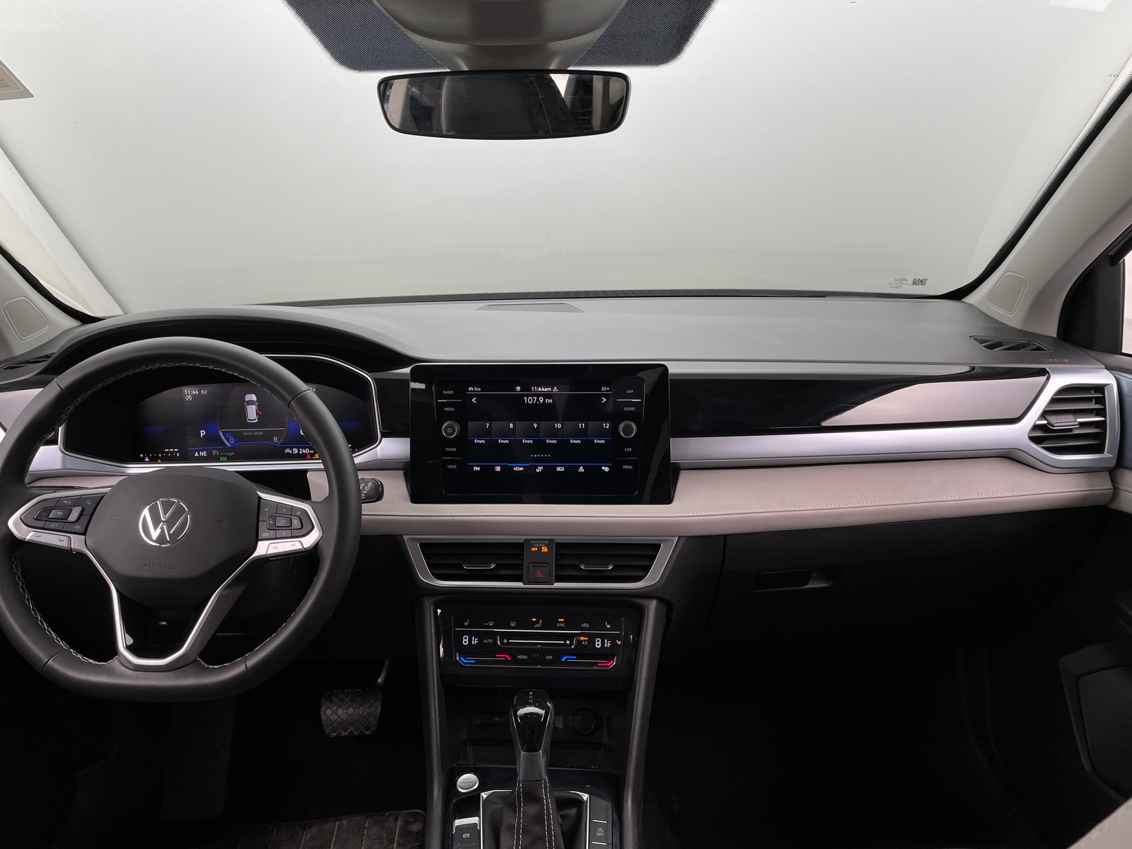 Thumbnail: 2025 Volkswagen Taos - 3