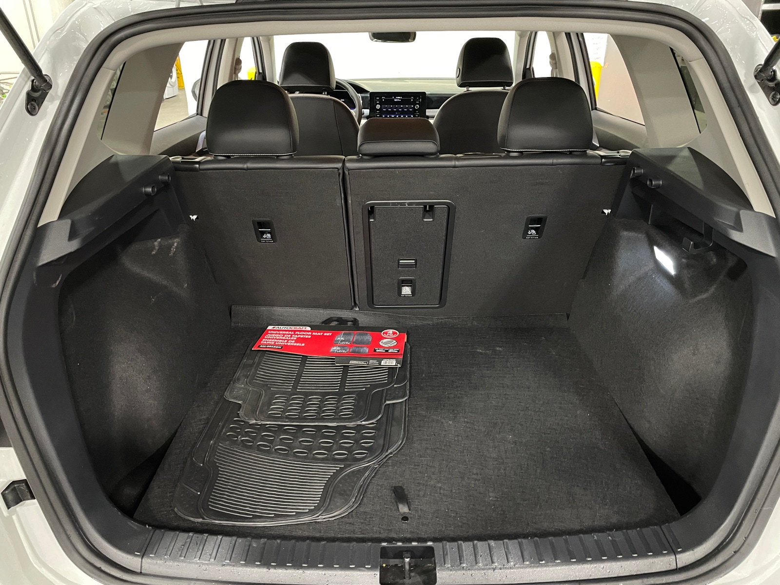 Thumbnail: 2025 Volkswagen Taos - 7