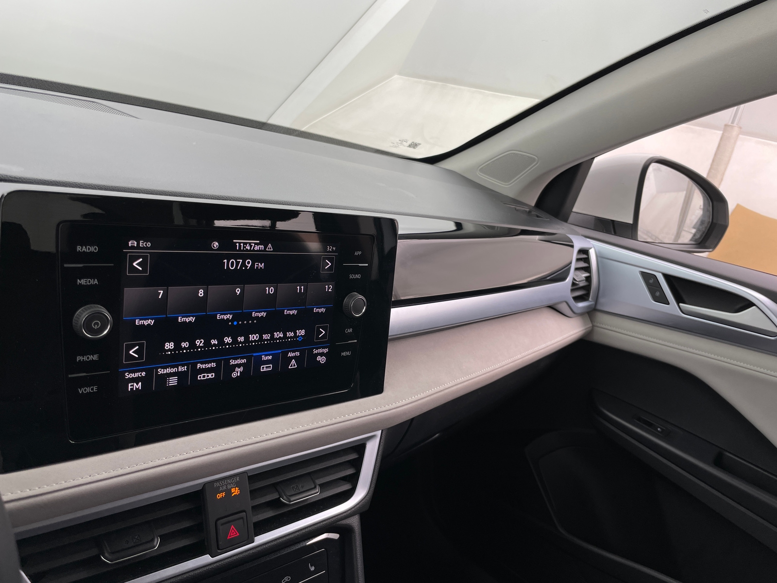 Thumbnail: 2025 Volkswagen Taos - 4