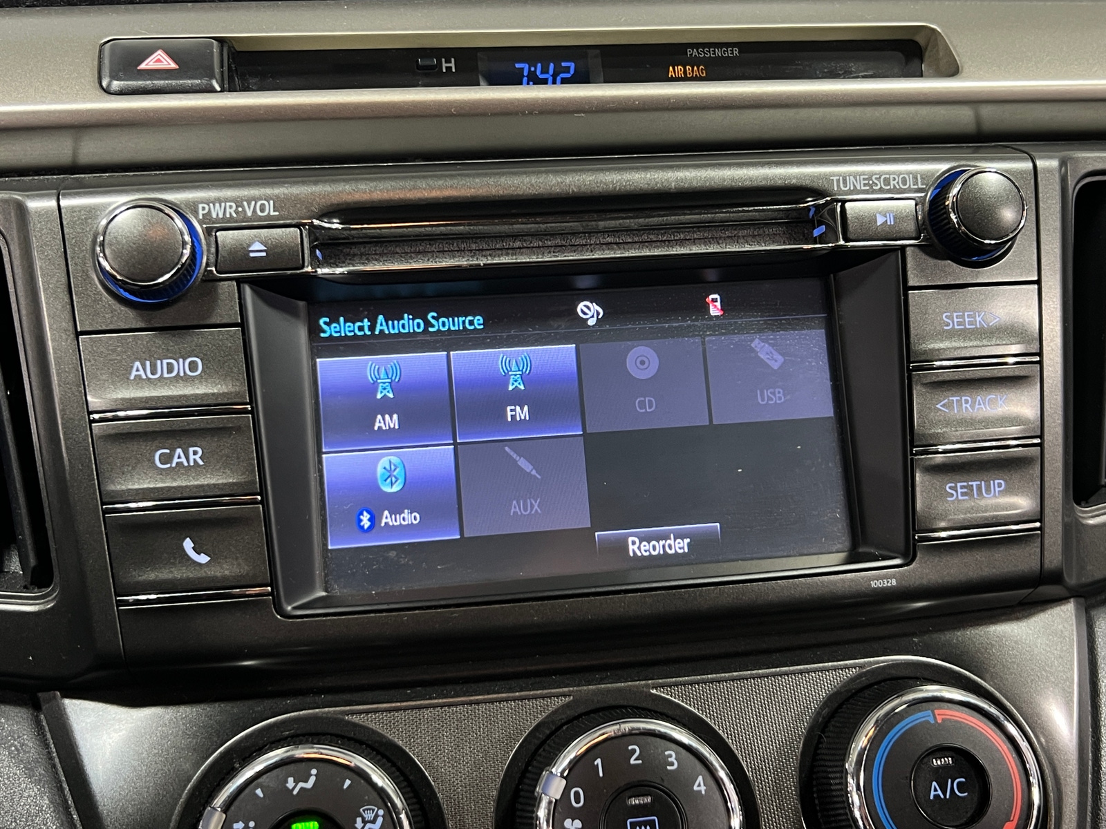 Thumbnail: 2014 Toyota RAV4 - 4