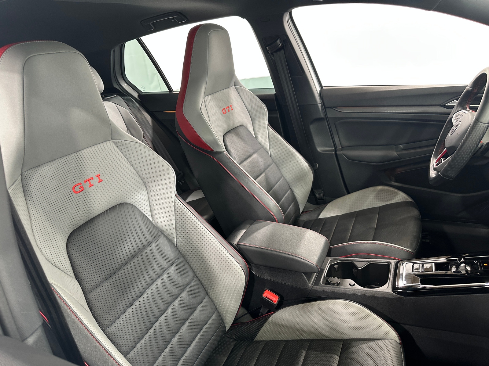 Thumbnail: 2023 Volkswagen Golf - 2