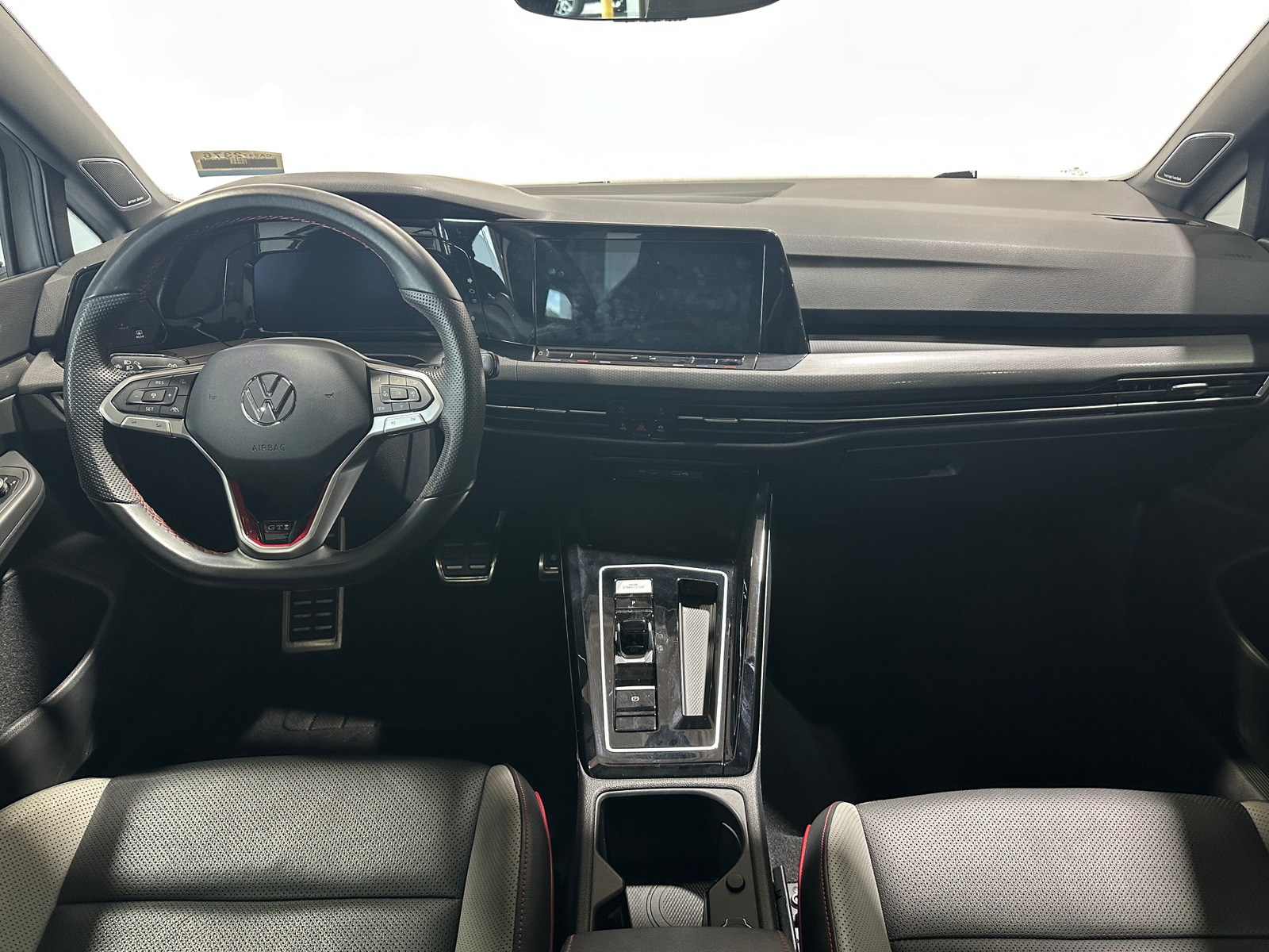 Thumbnail: 2023 Volkswagen Golf - 3