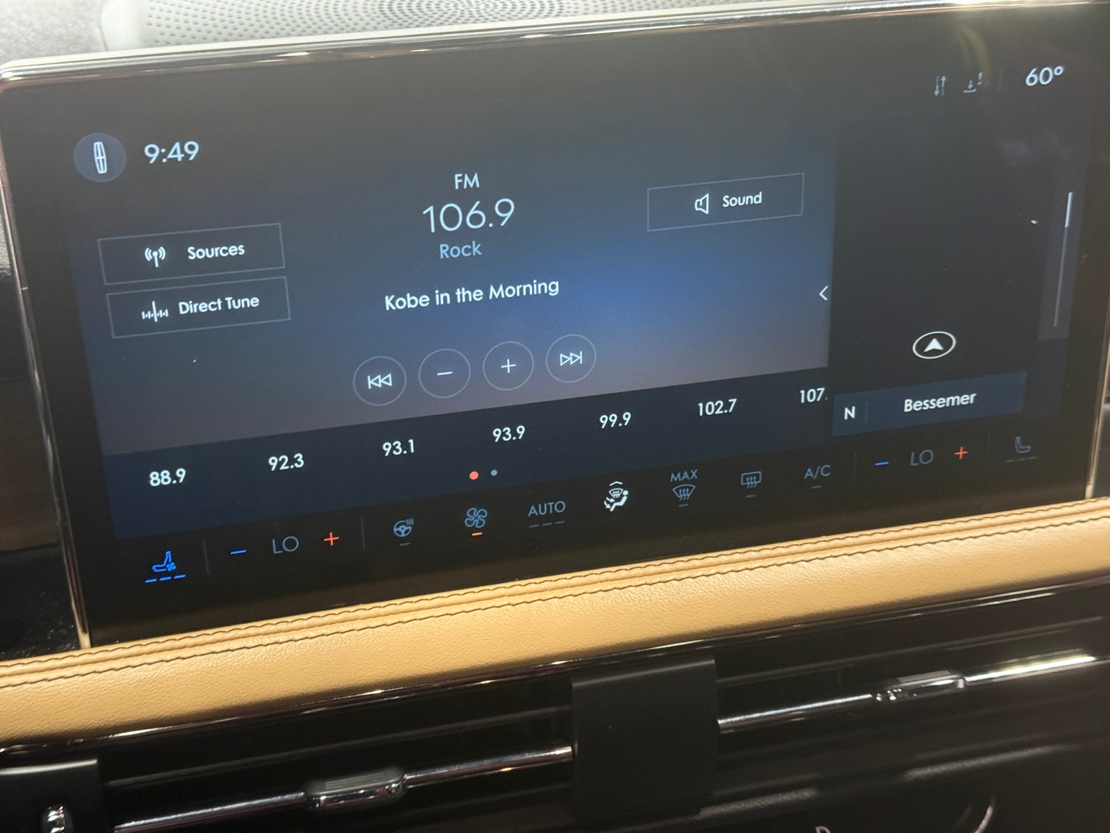 Thumbnail: 2023 Lincoln Corsair - 3