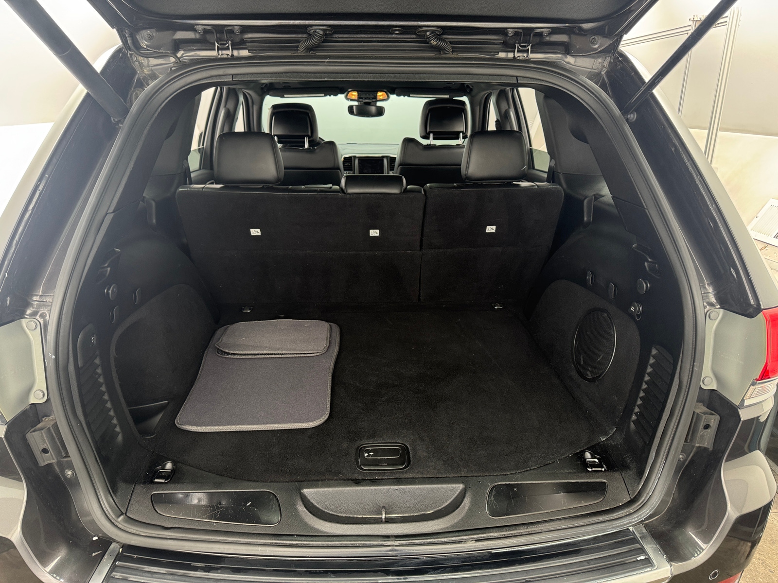 Thumbnail: 2018 Jeep Grand Cherokee - 6