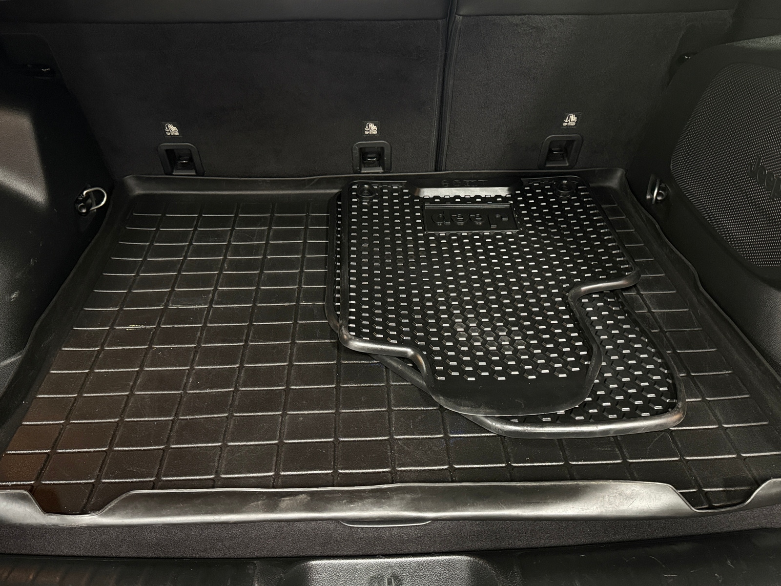 Thumbnail: 2019 Jeep Cherokee - 7