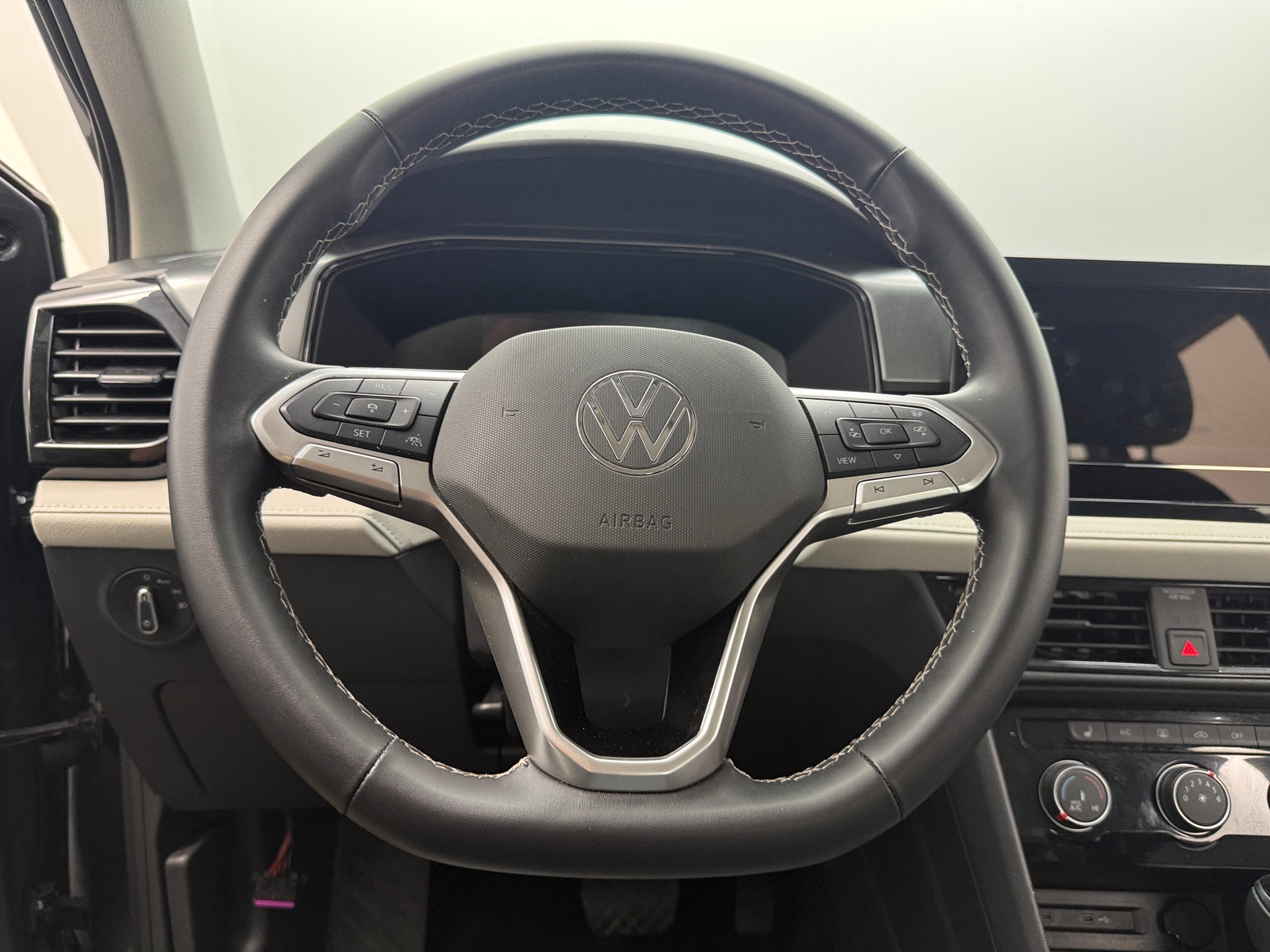 Thumbnail: 2025 Volkswagen Taos - 5