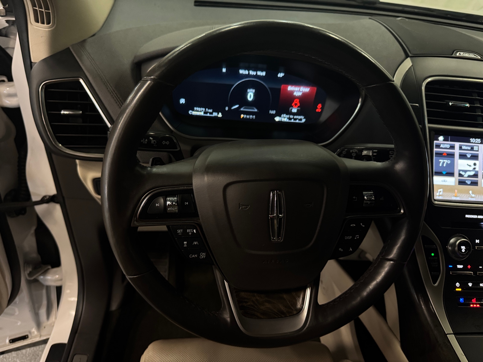 Thumbnail: 2019 Lincoln Nautilus - 4