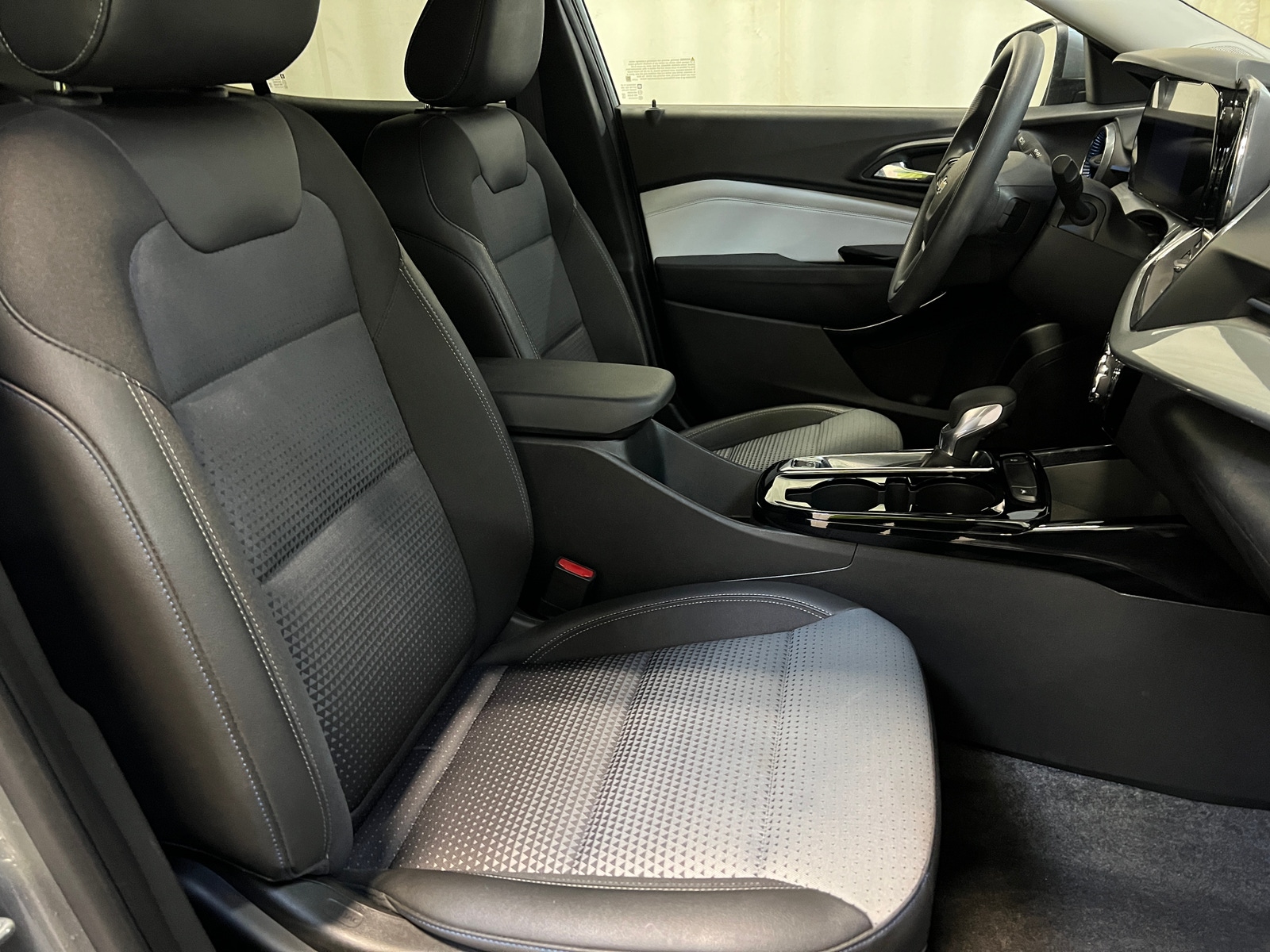 Thumbnail: 2025 Chevrolet Trax - 2