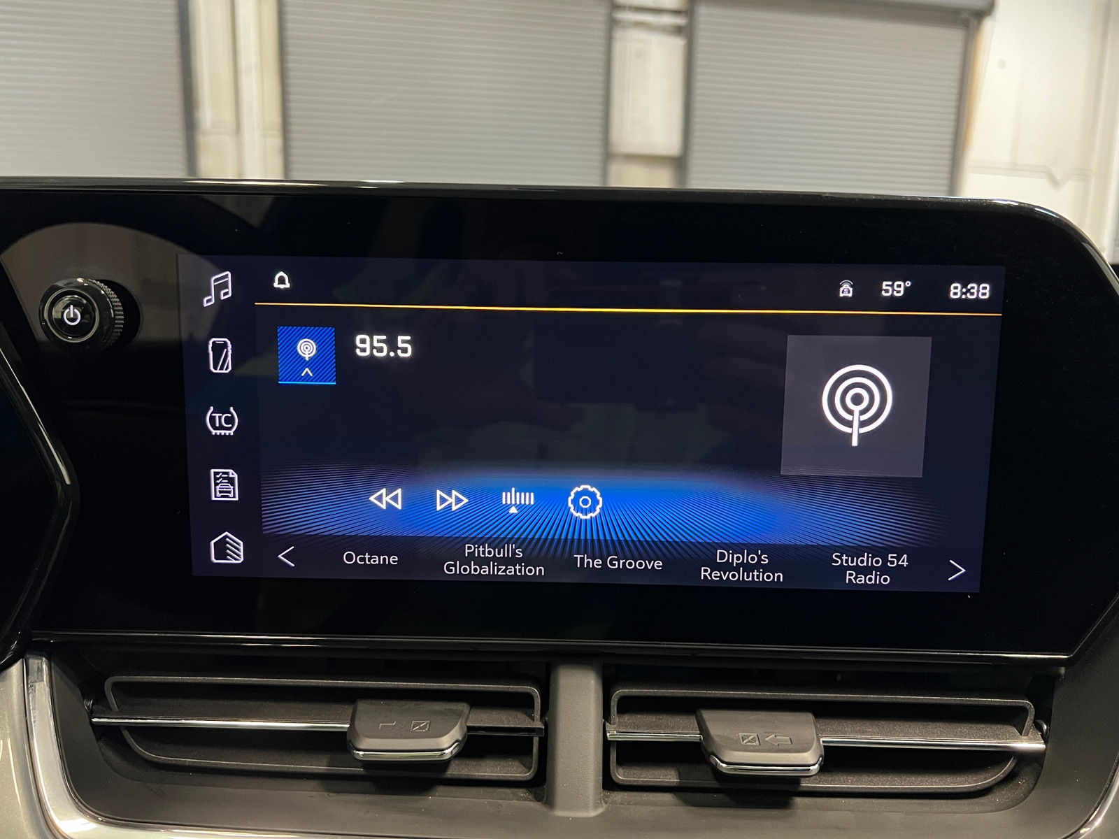 Thumbnail: 2025 Chevrolet Trax - 4