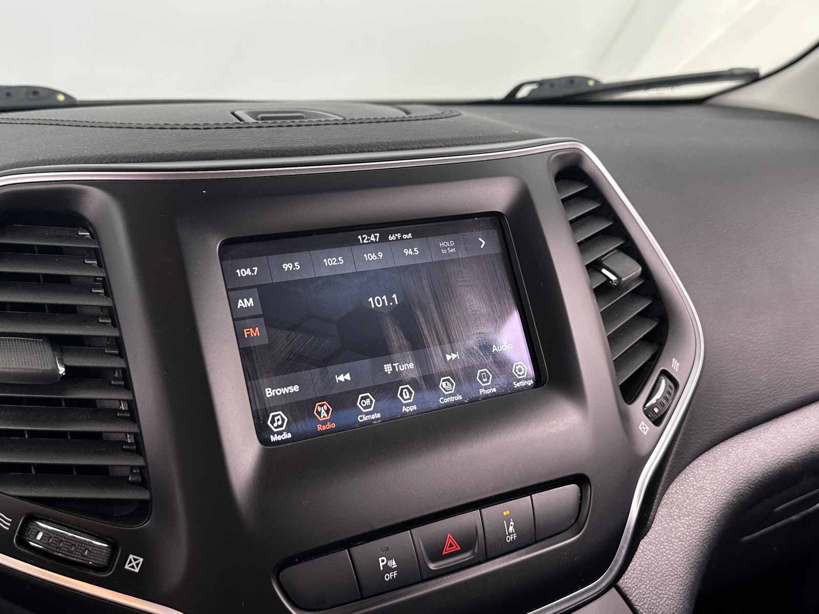 Thumbnail: 2021 Jeep Cherokee - 4