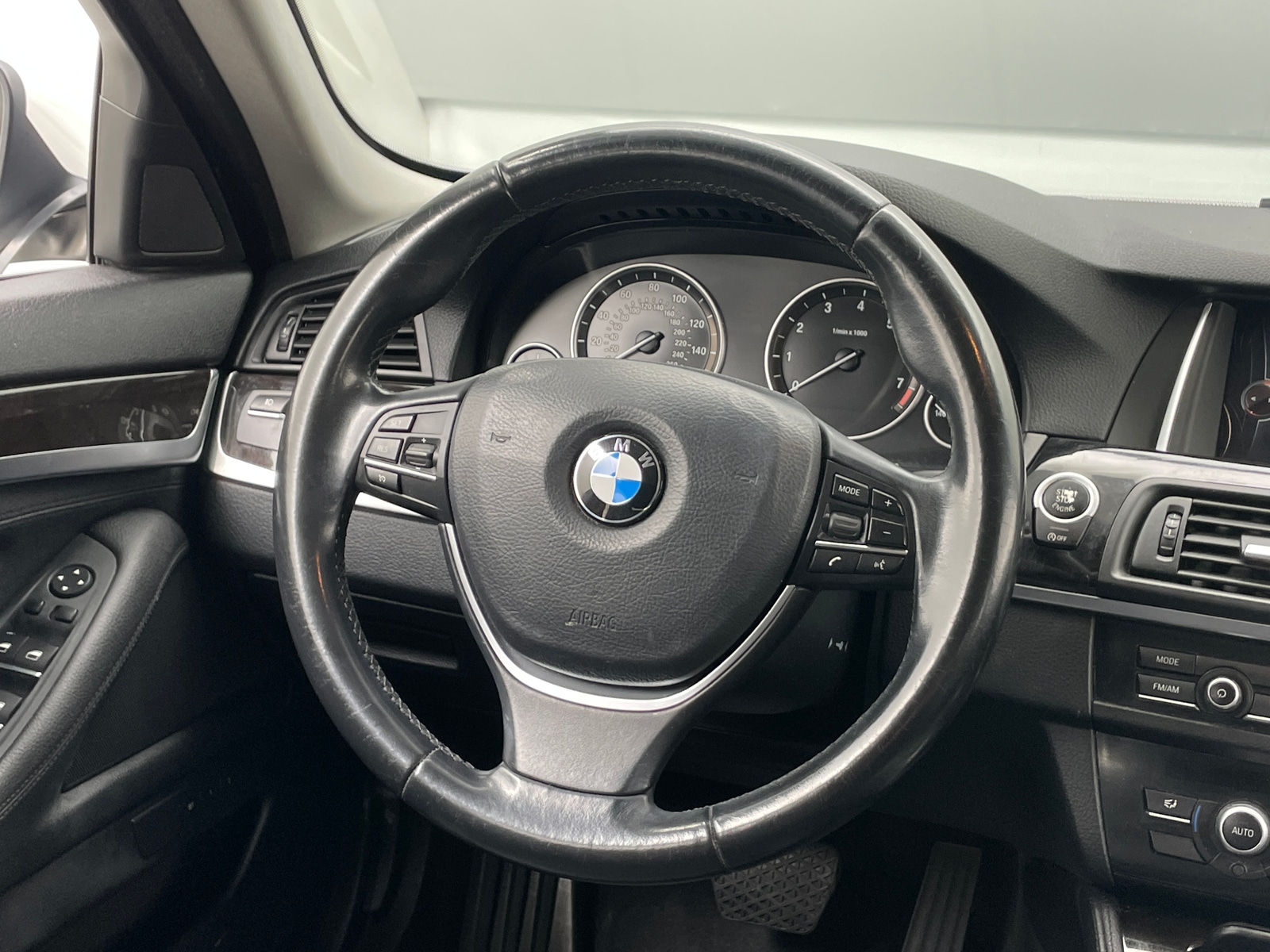 Thumbnail: 2015 BMW 5 Series - 4