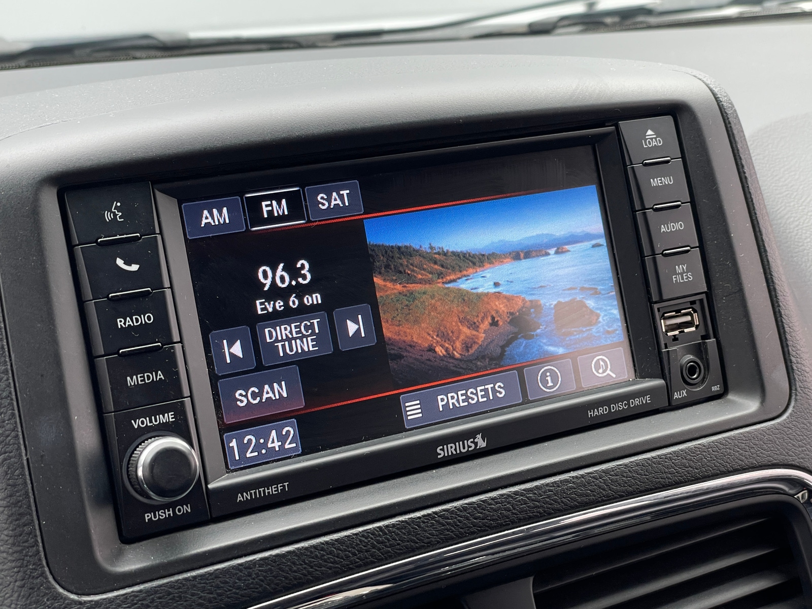 Thumbnail: 2018 Dodge Grand Caravan - 3