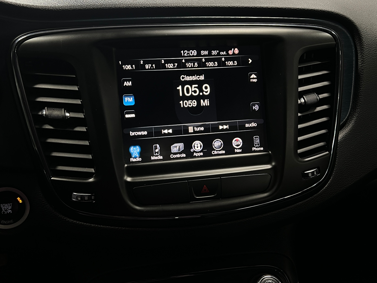 Thumbnail: 2015 Chrysler 200 - 3