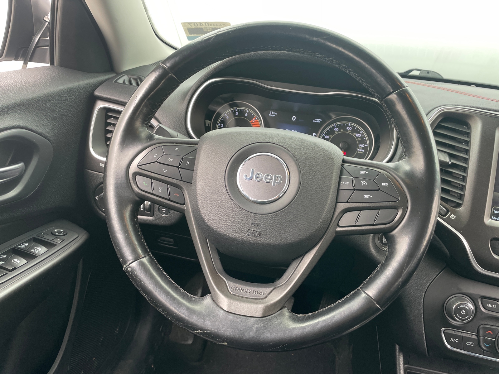 Thumbnail: 2020 Jeep Cherokee - 5