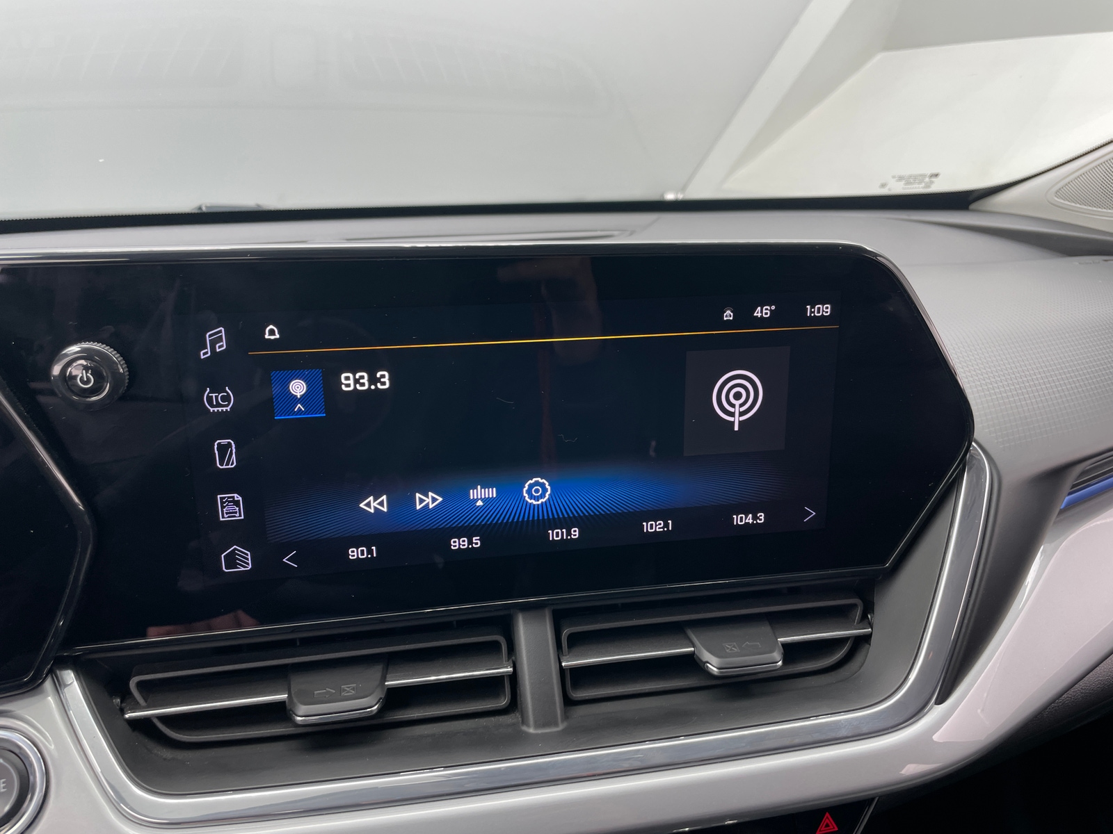 Thumbnail: 2025 Chevrolet Trax - 4