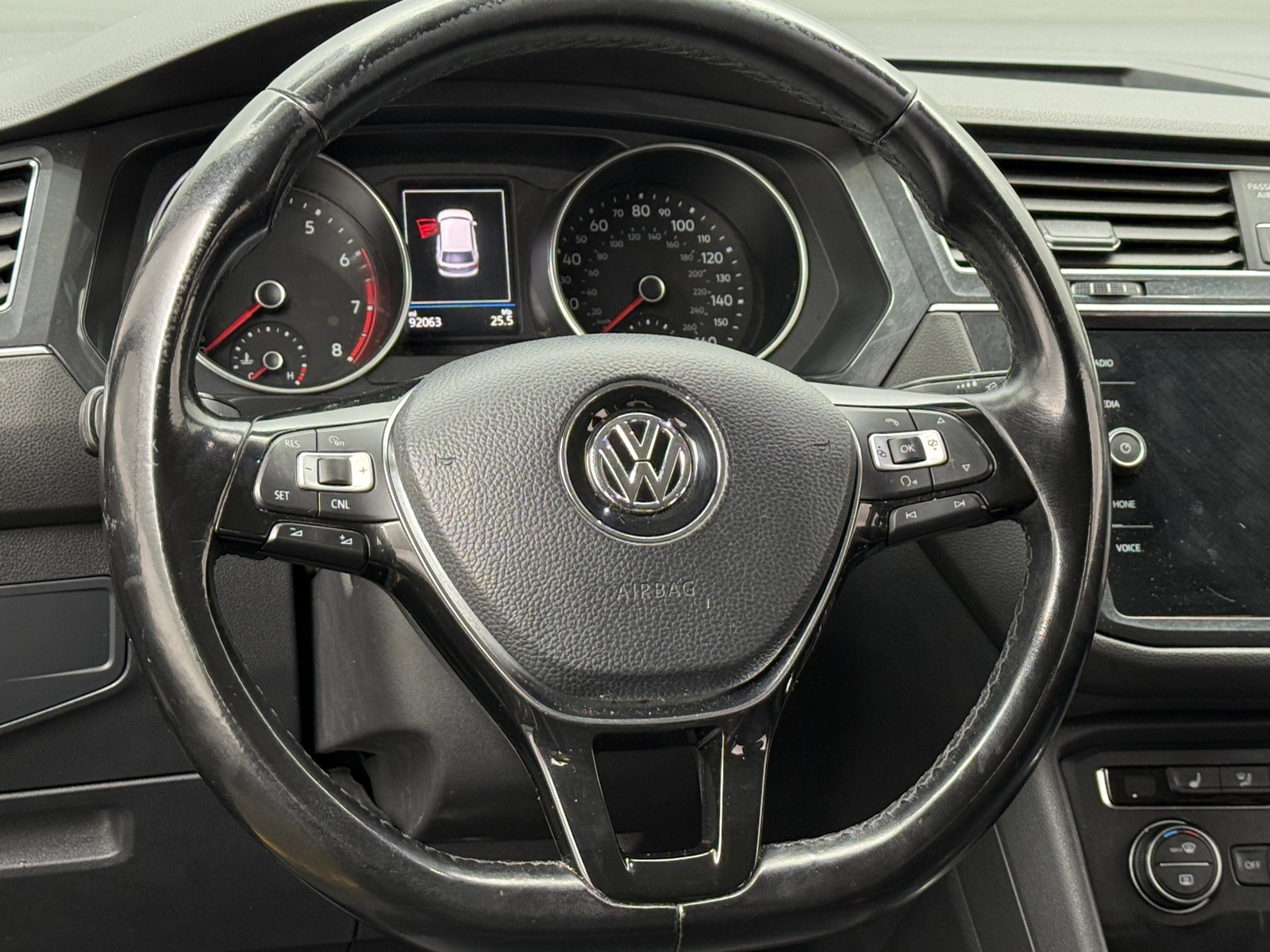 Thumbnail: 2018 Volkswagen Tiguan - 4