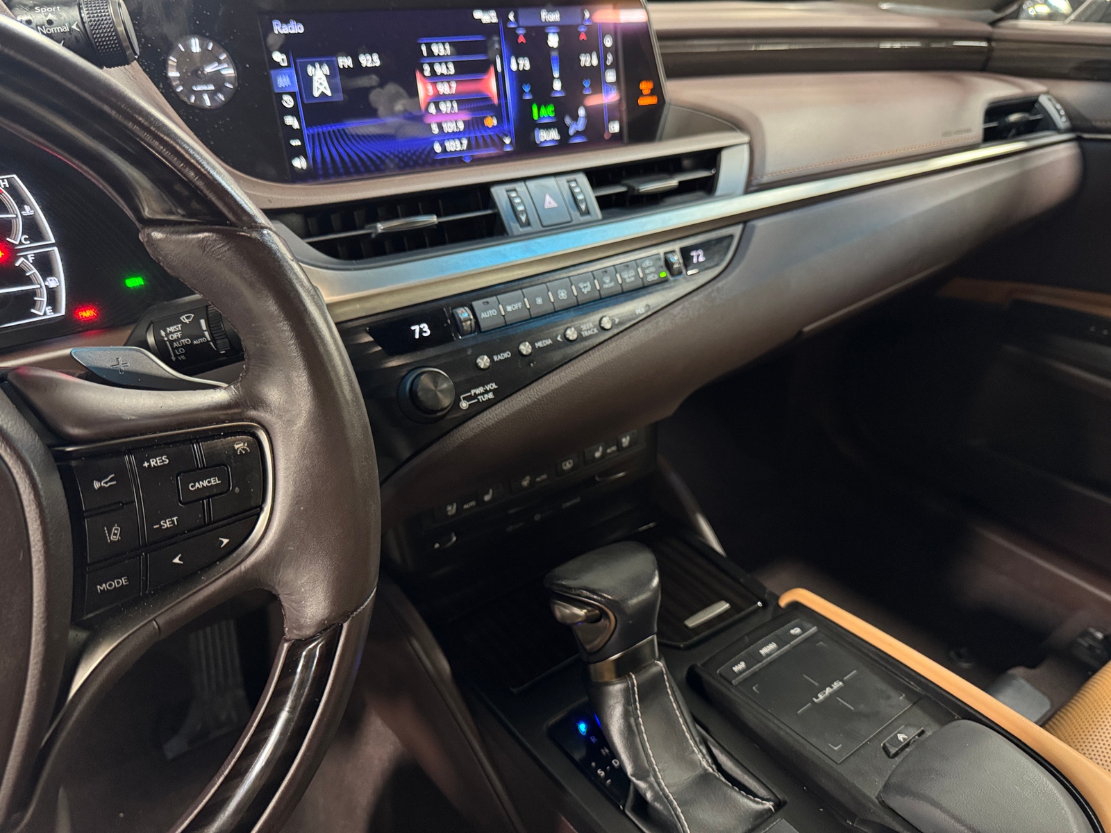 Thumbnail: 2019 Lexus ES - 3