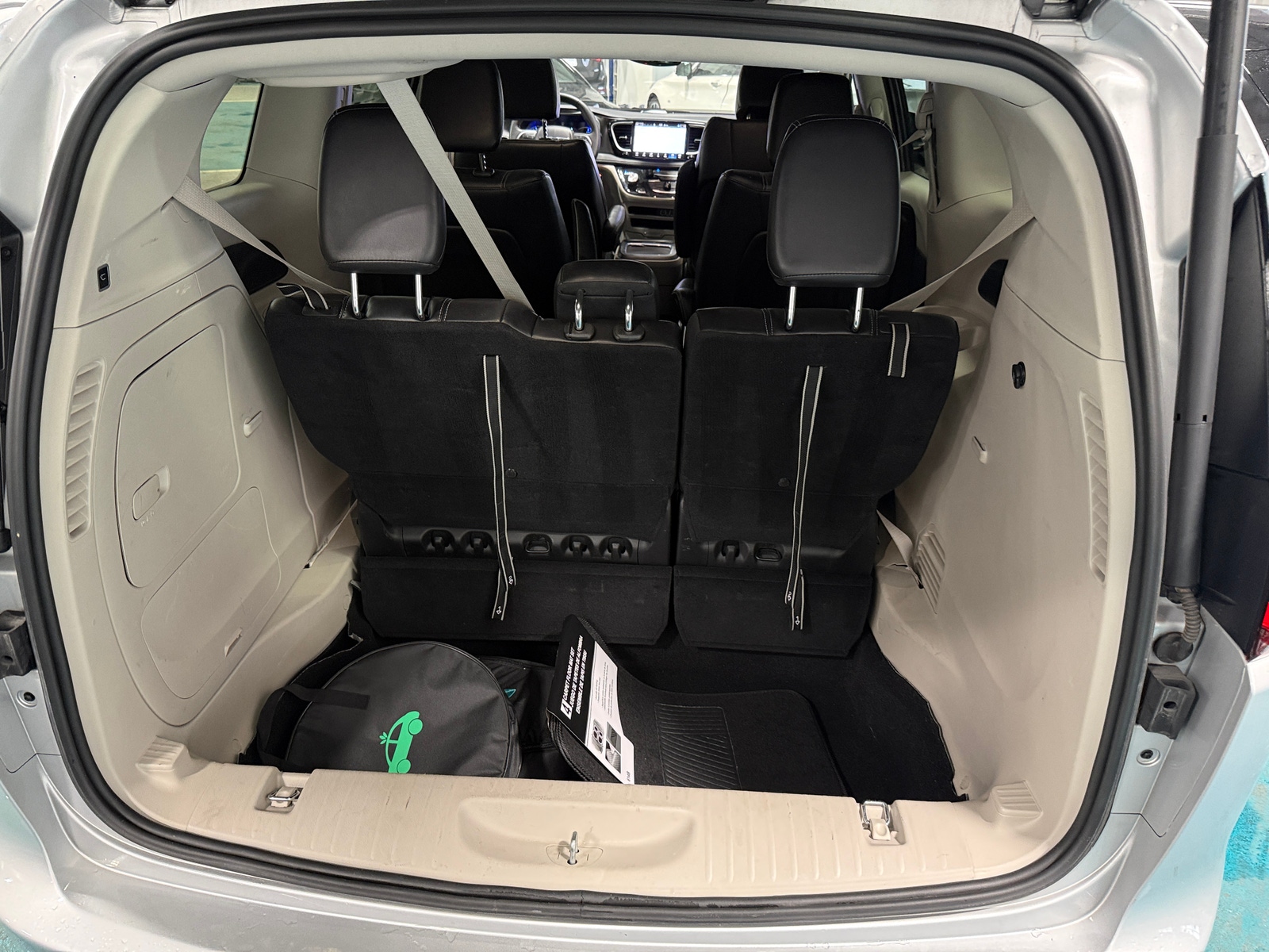 Thumbnail: 2024 Chrysler Pacifica - 6