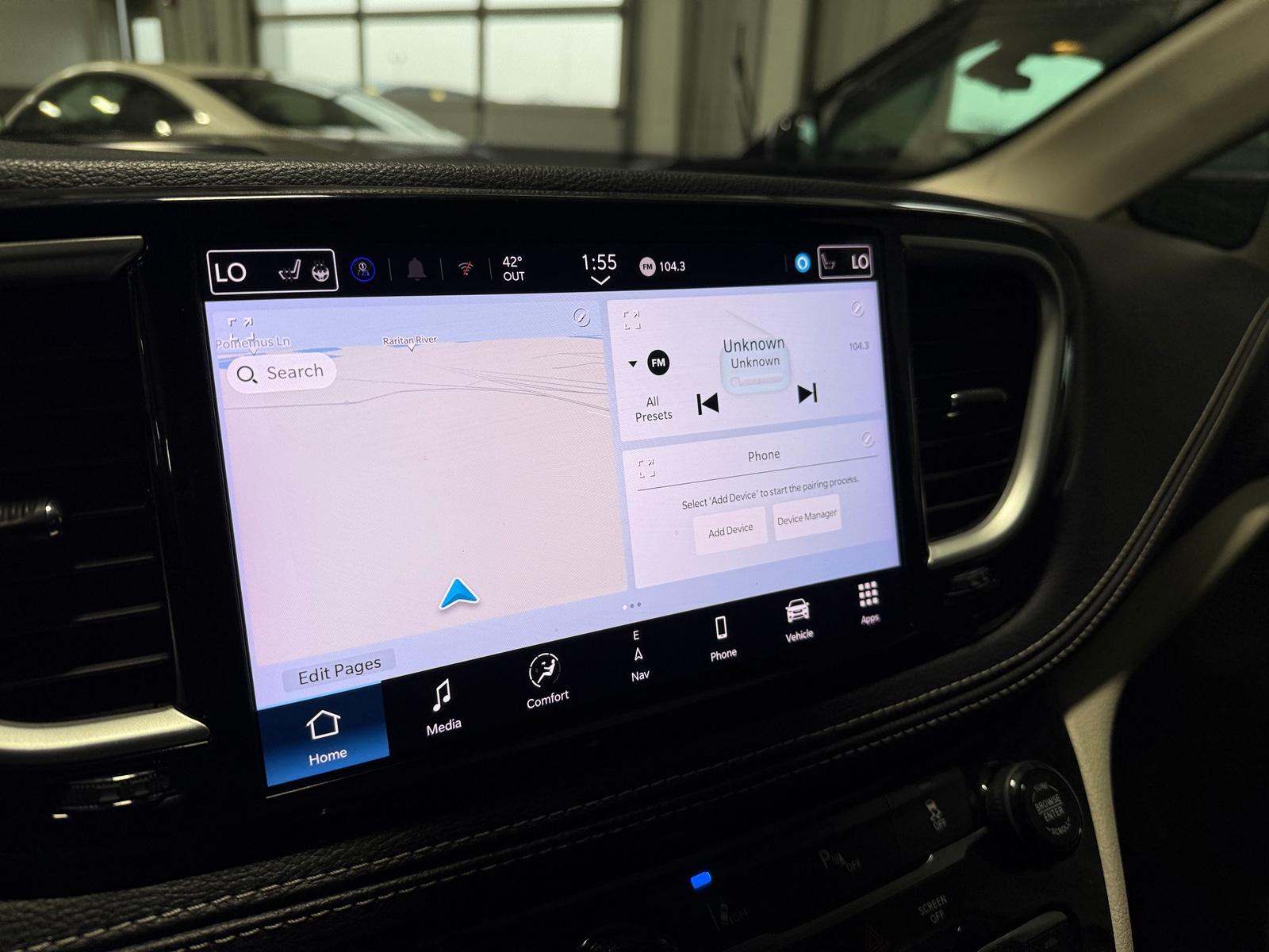 Thumbnail: 2024 Chrysler Pacifica - 3