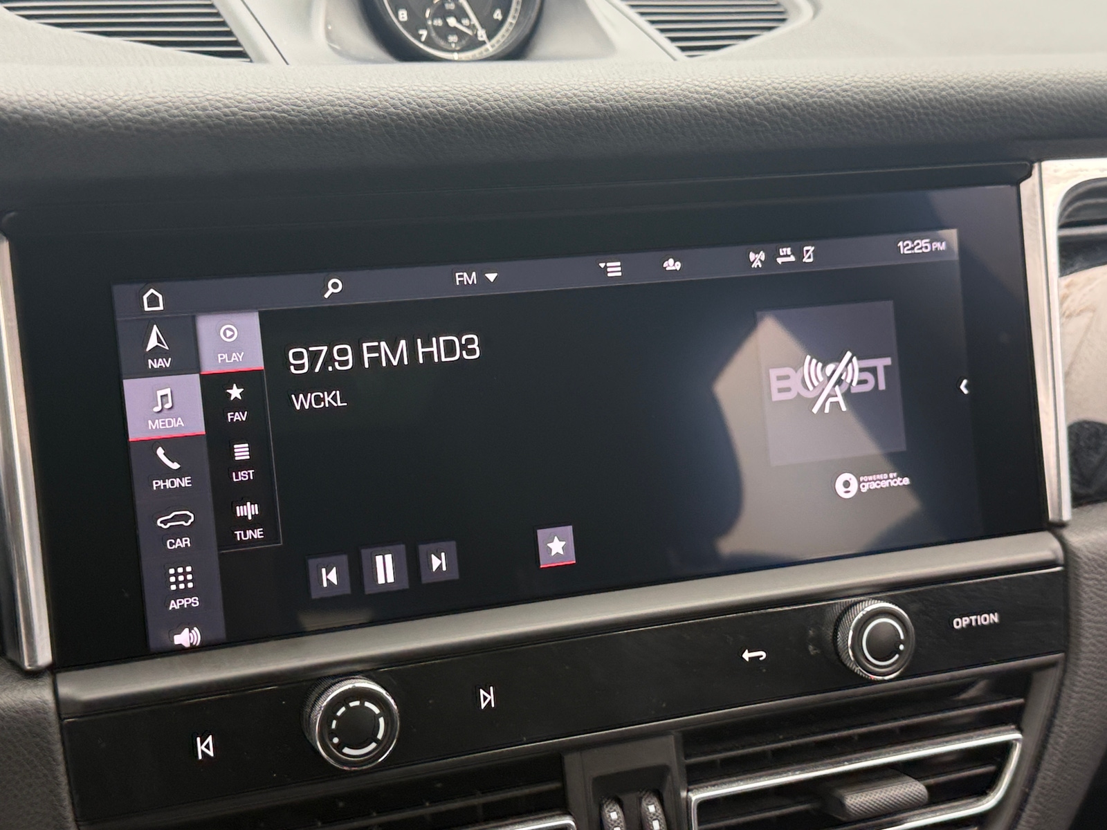 Thumbnail: 2022 Porsche Macan - 3