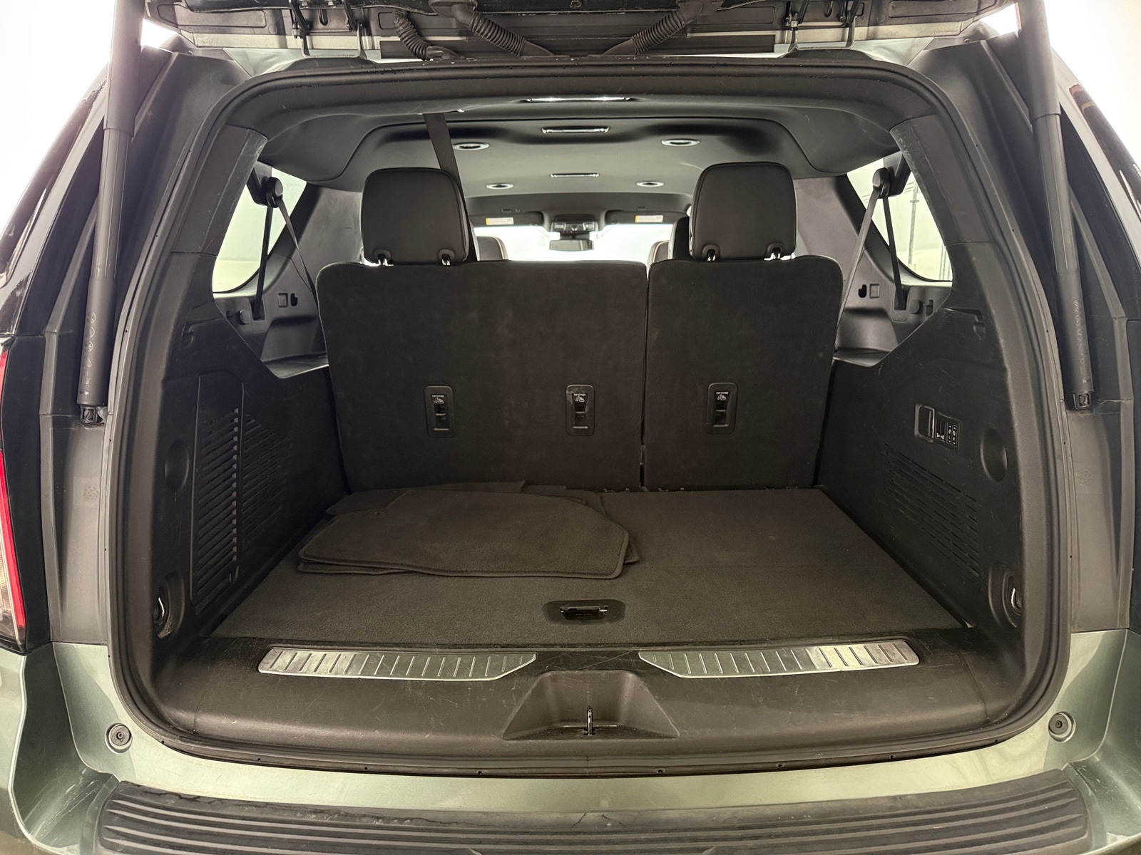 Thumbnail: 2023 Chevrolet Suburban - 6