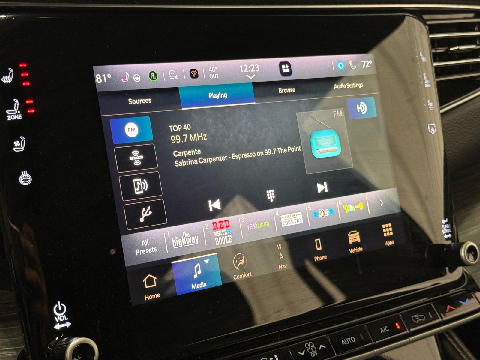 Thumbnail: 2023 Jeep Wagoneer - 3