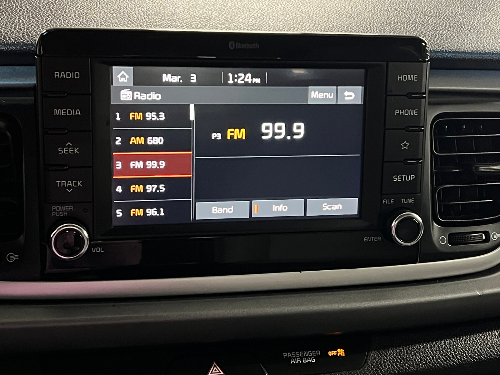 Thumbnail: 2020 Kia Rio - 4