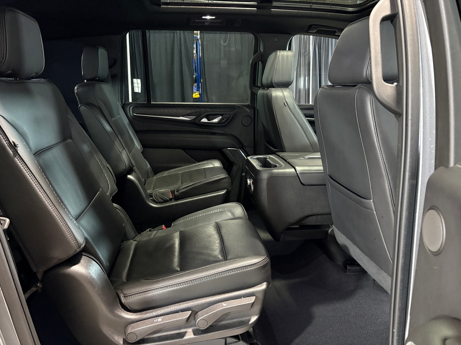 Thumbnail: 2022 GMC Yukon XL - 5