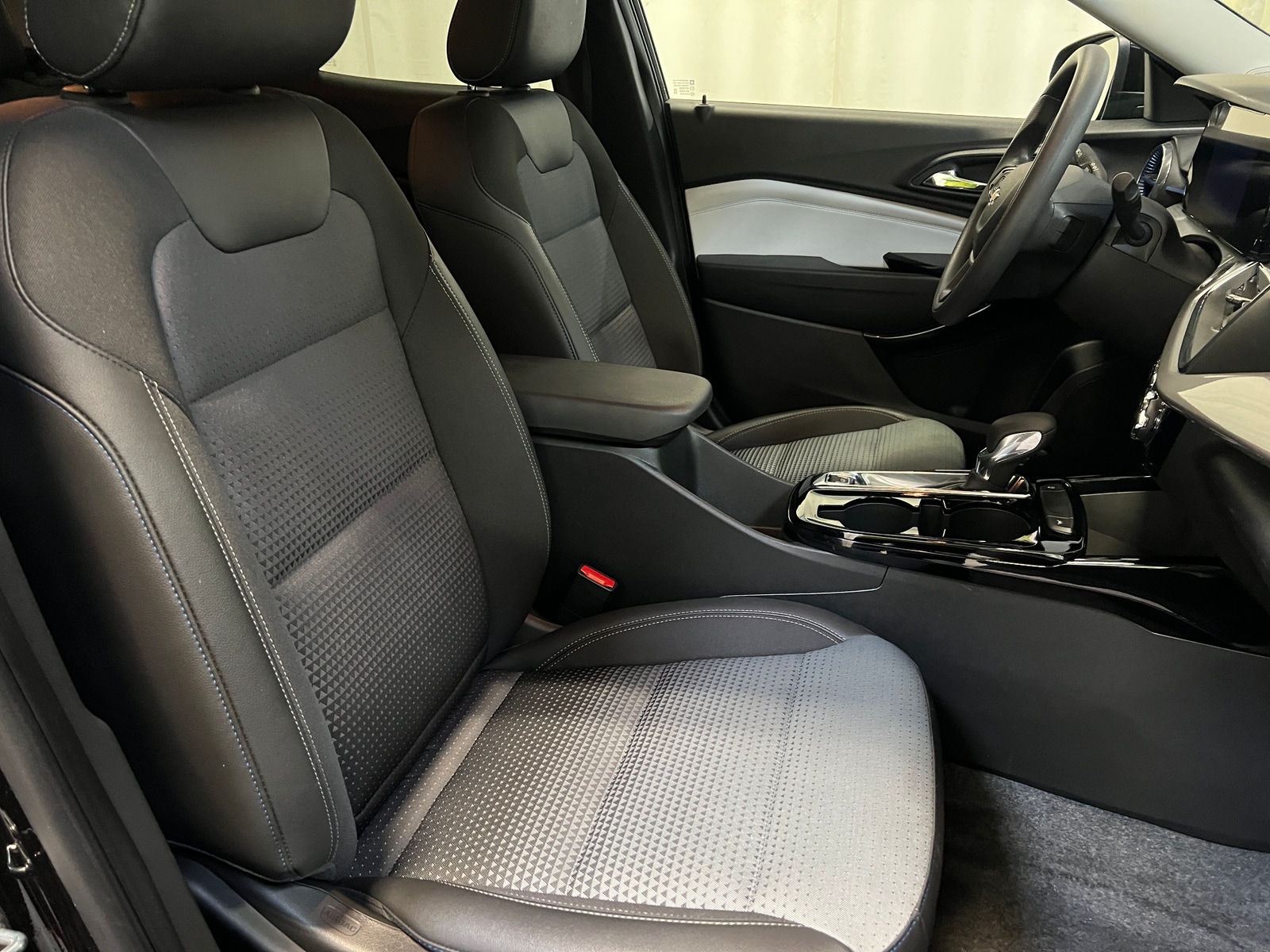 Thumbnail: 2025 Chevrolet Trax - 2