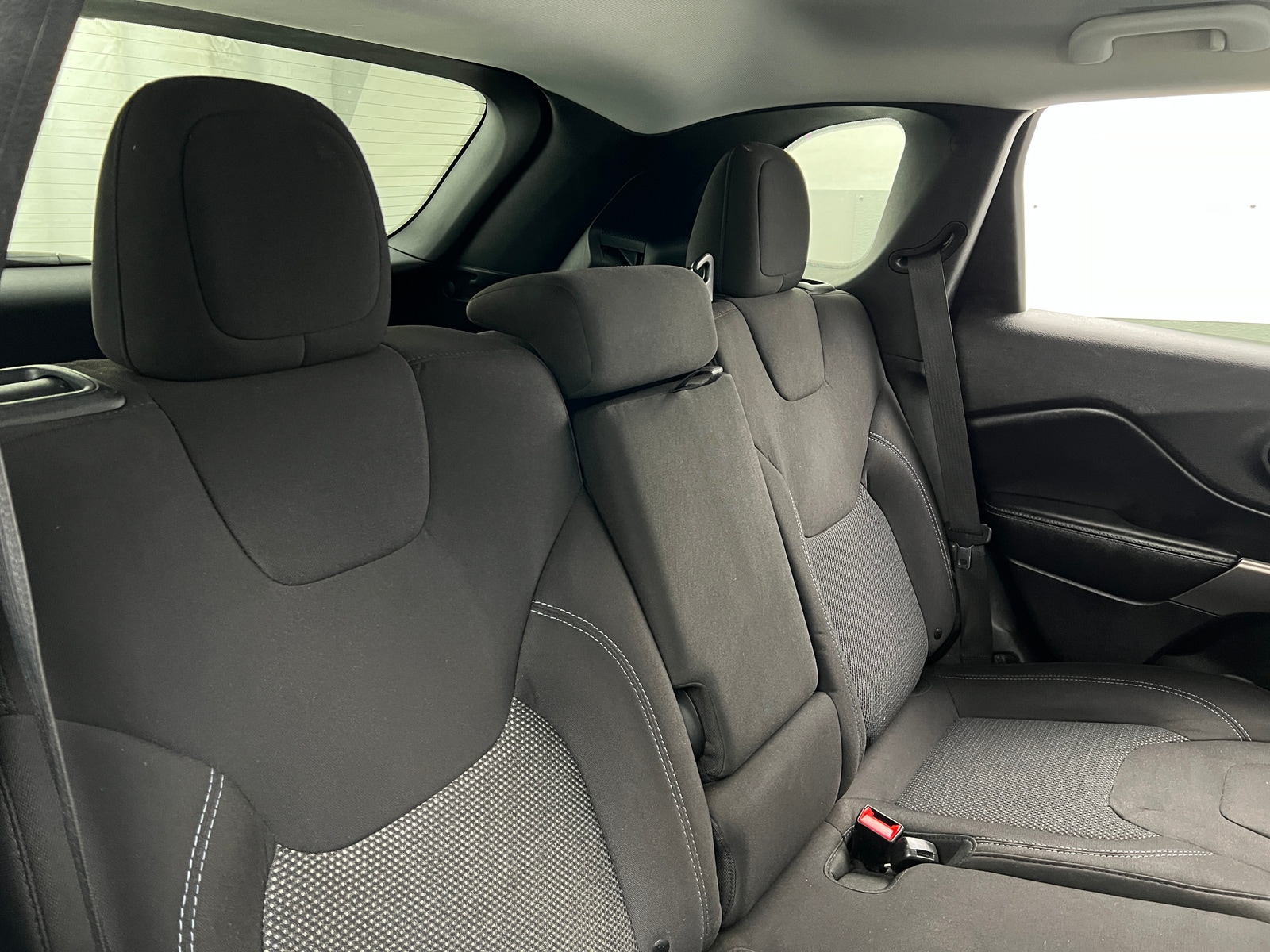 Thumbnail: 2019 Jeep Cherokee - 6