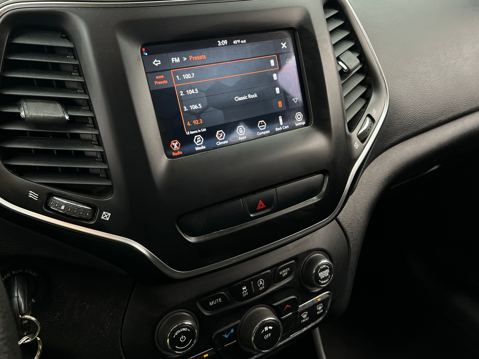 Thumbnail: 2019 Jeep Cherokee - 4