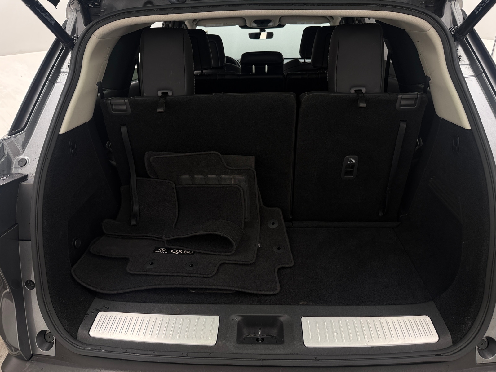 Thumbnail: 2023 INFINITI QX60 - 6