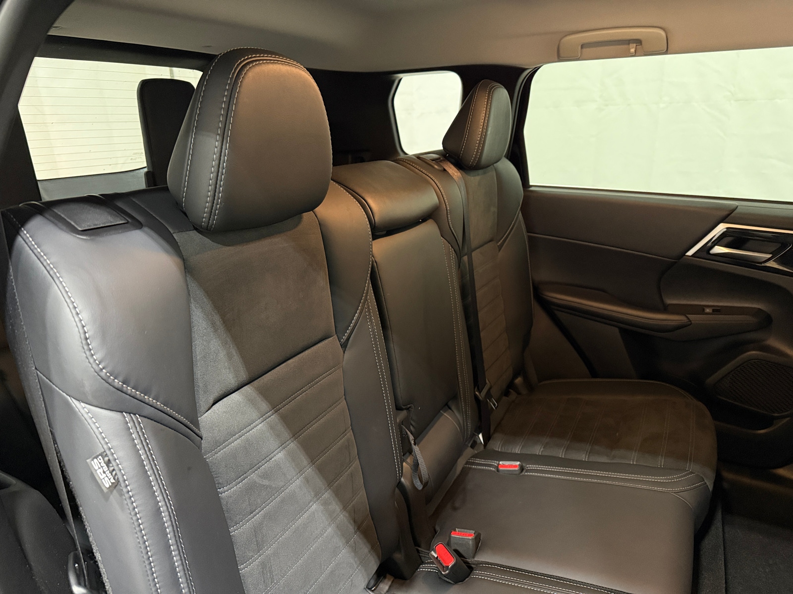 Thumbnail: 2025 Mitsubishi Outlander - 5