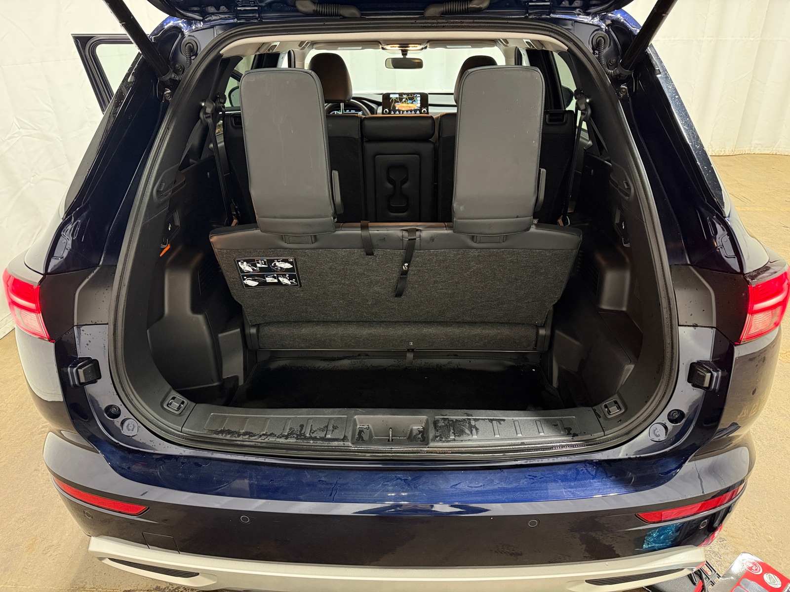 Thumbnail: 2025 Mitsubishi Outlander - 6