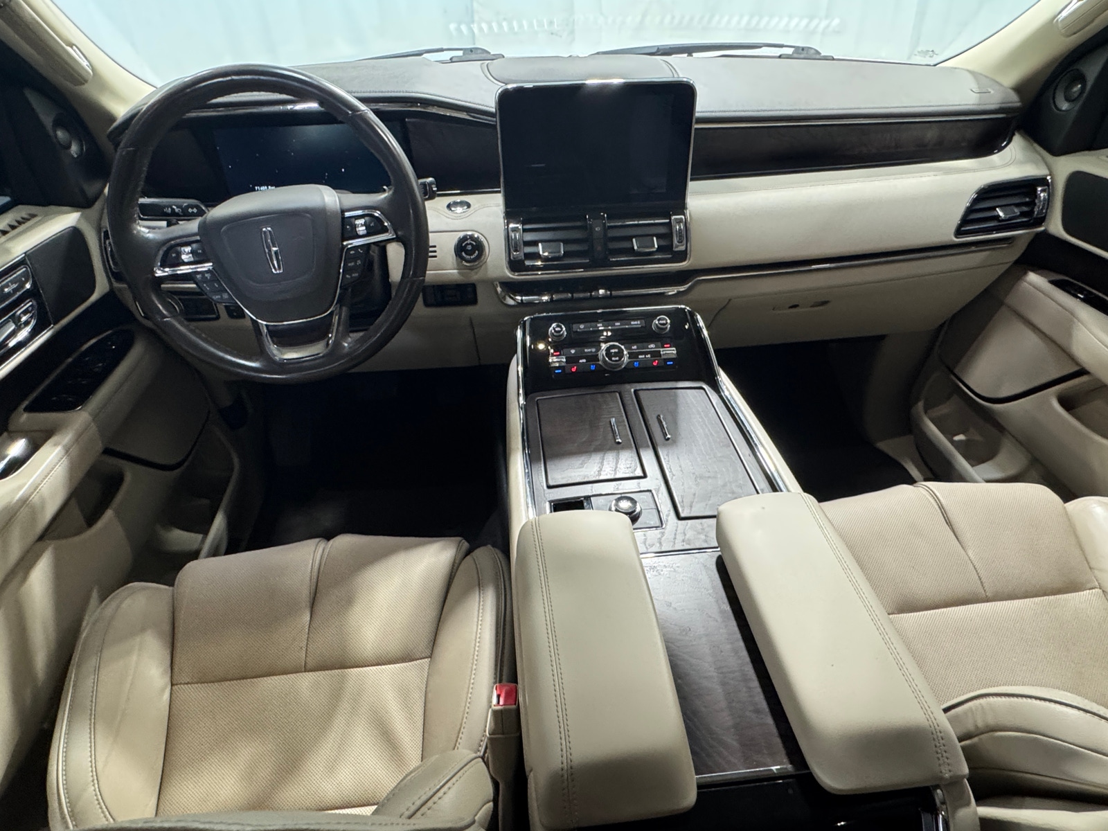 Thumbnail: 2018 Lincoln Navigator L - 2